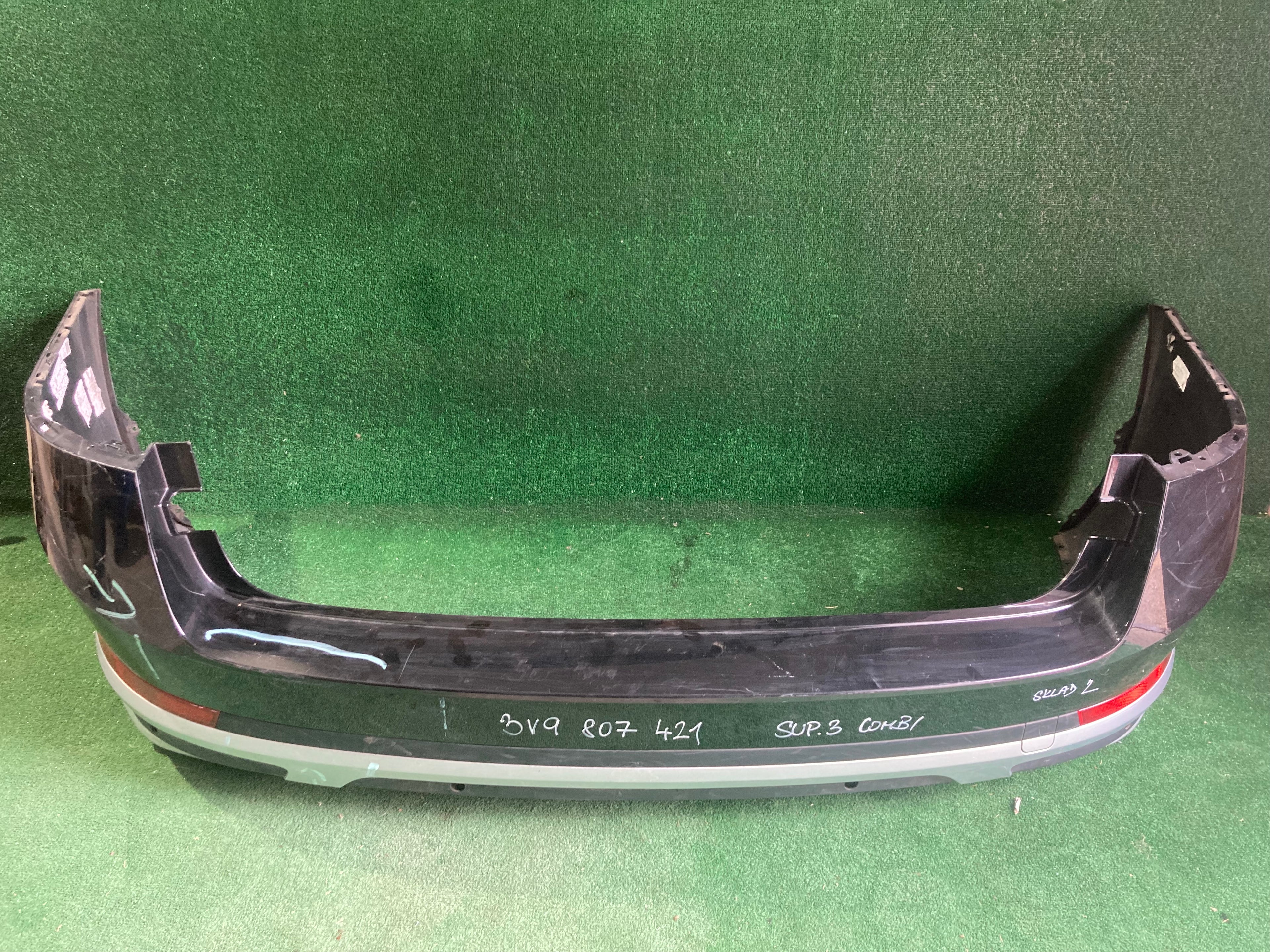 Škoda Superb III, 3 combi zadní nárazník 3V9807421