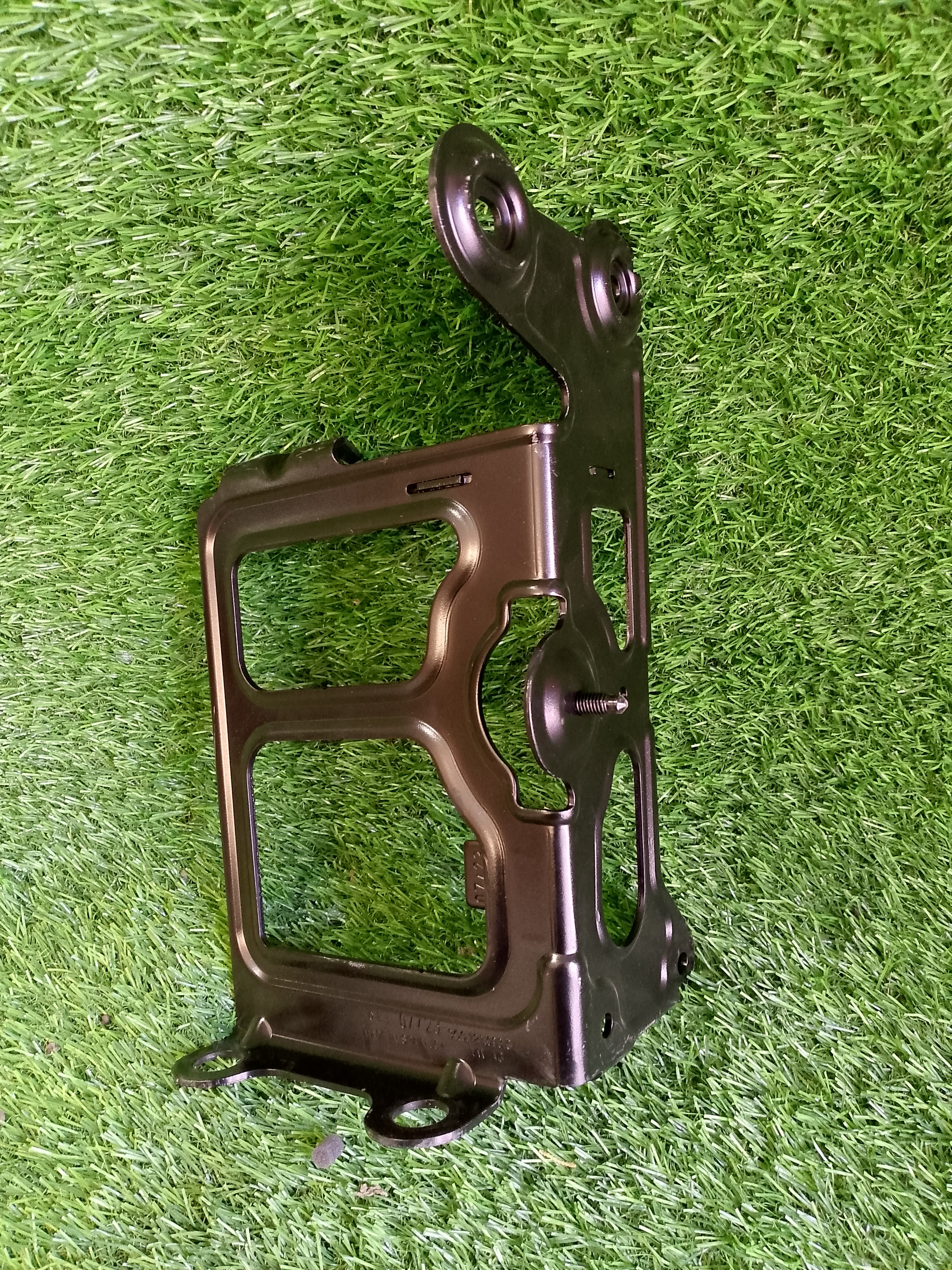 DRŽÁK CHLADIČE VW AUDI ŠKODA SEAT 2.0 TSI 3Q0121093G
