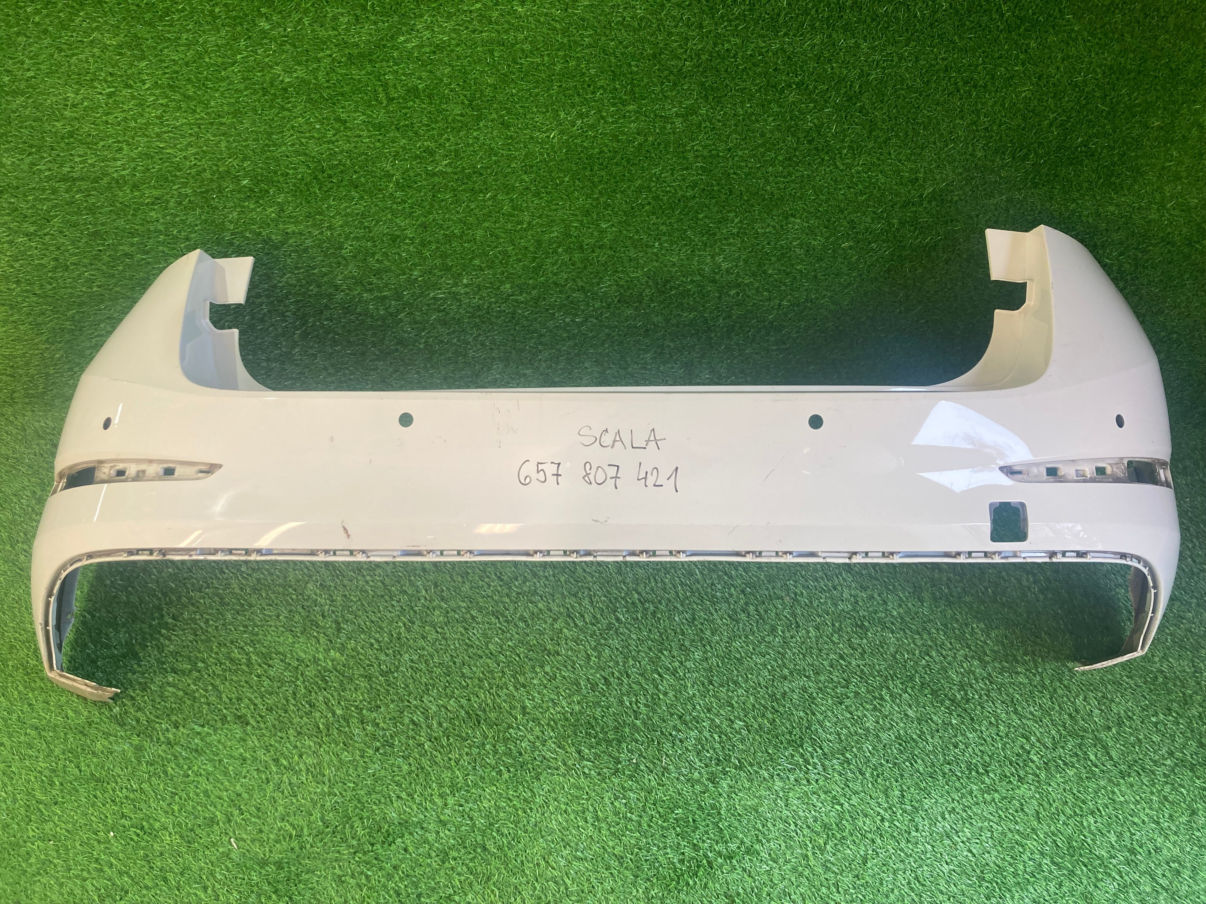 657807421 Zadní nárazník Škoda Scala