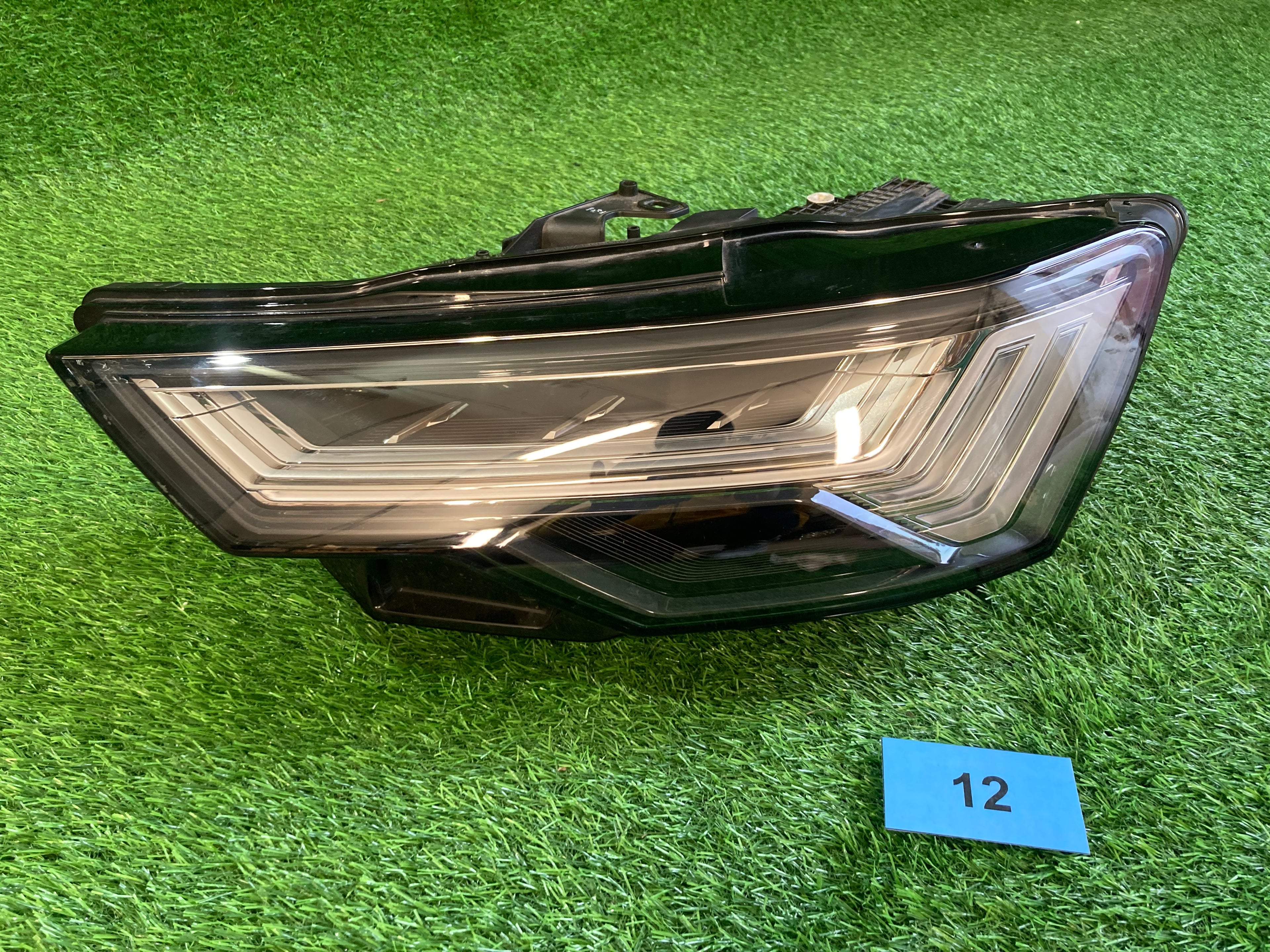 AUDI A6 levé přední světlo 4k0941035