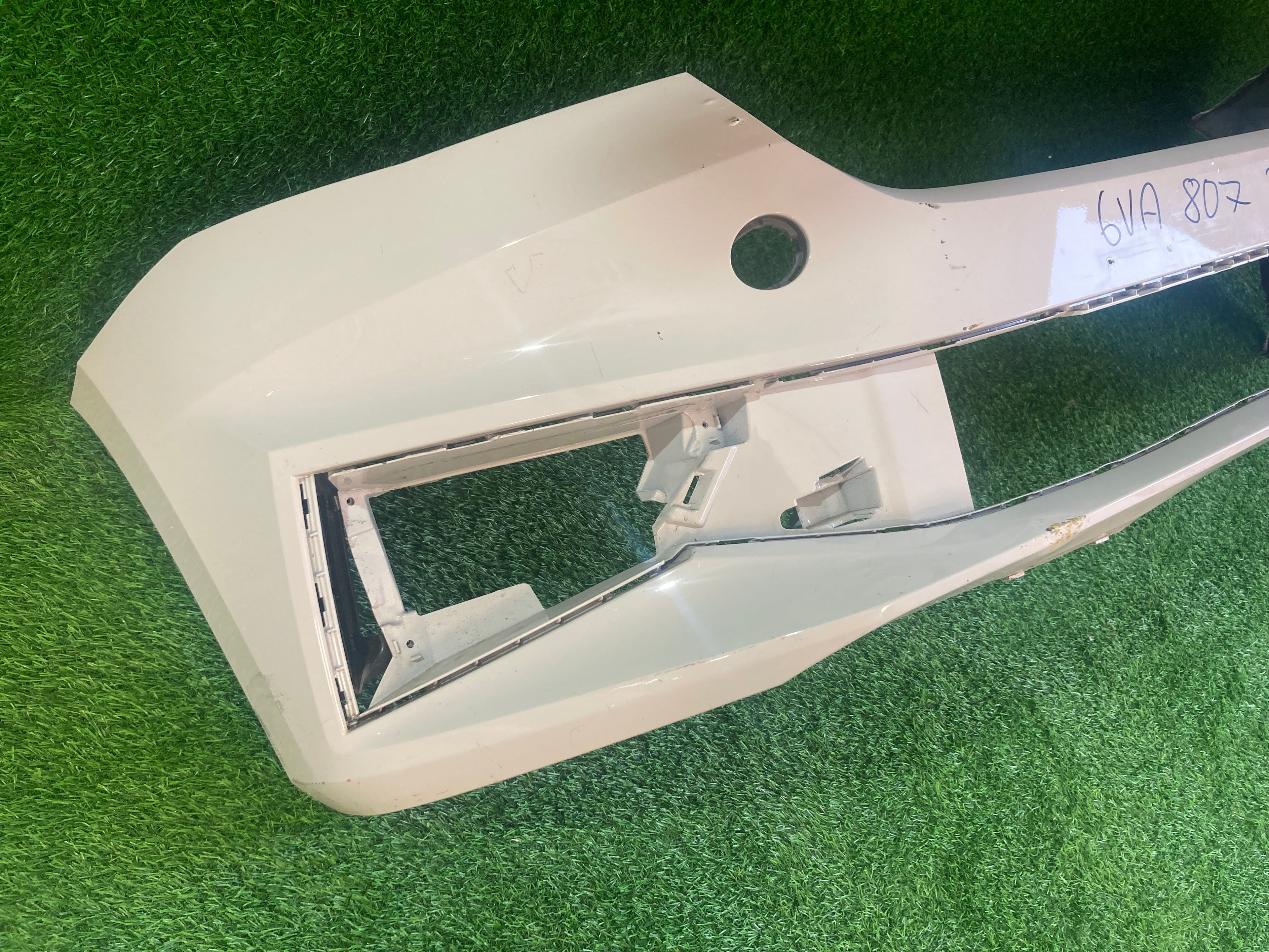 Škoda Fabia IV, 4 přední nárazník 6va807221