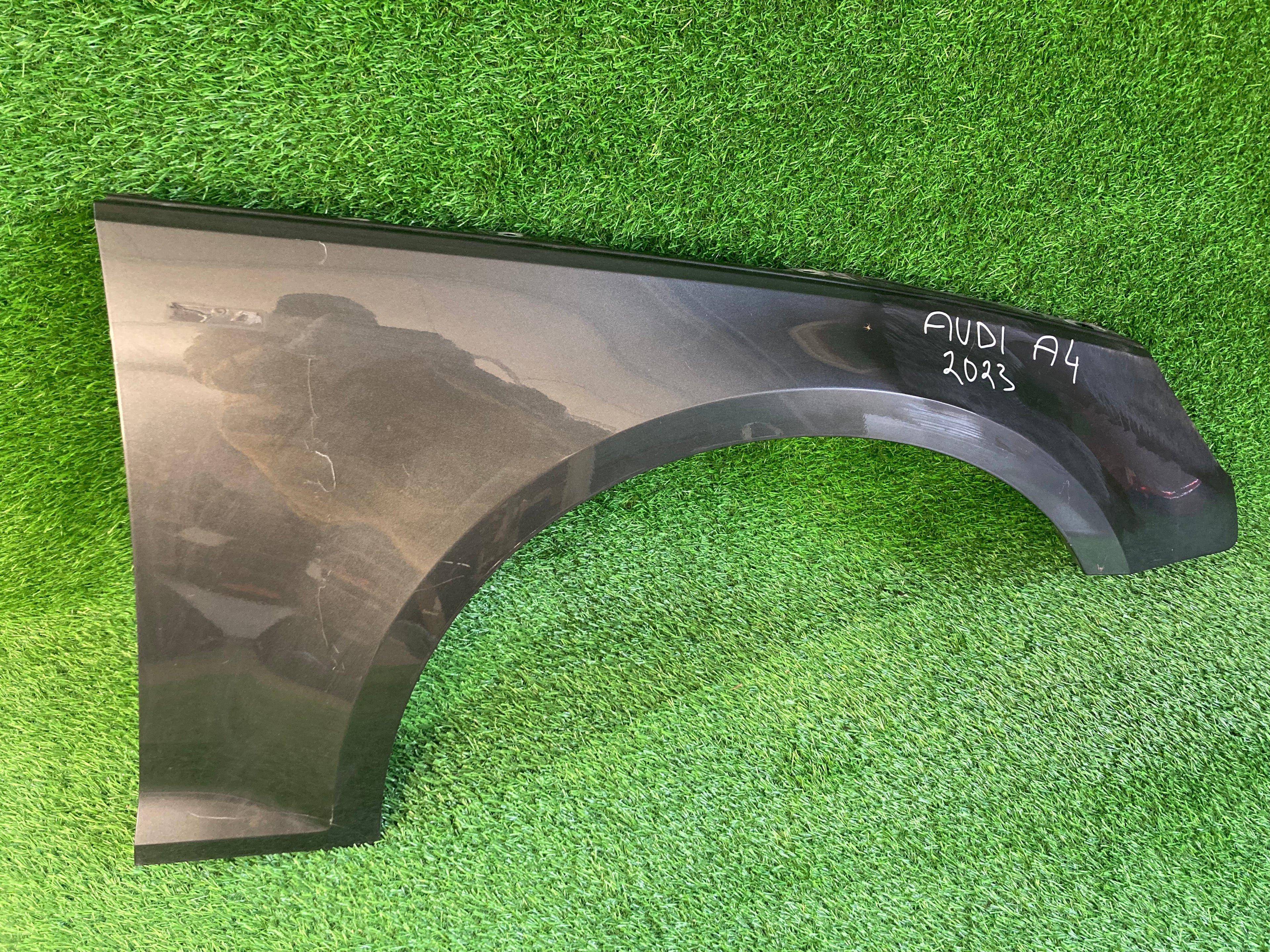 Pravý blatník Audi A4 2023