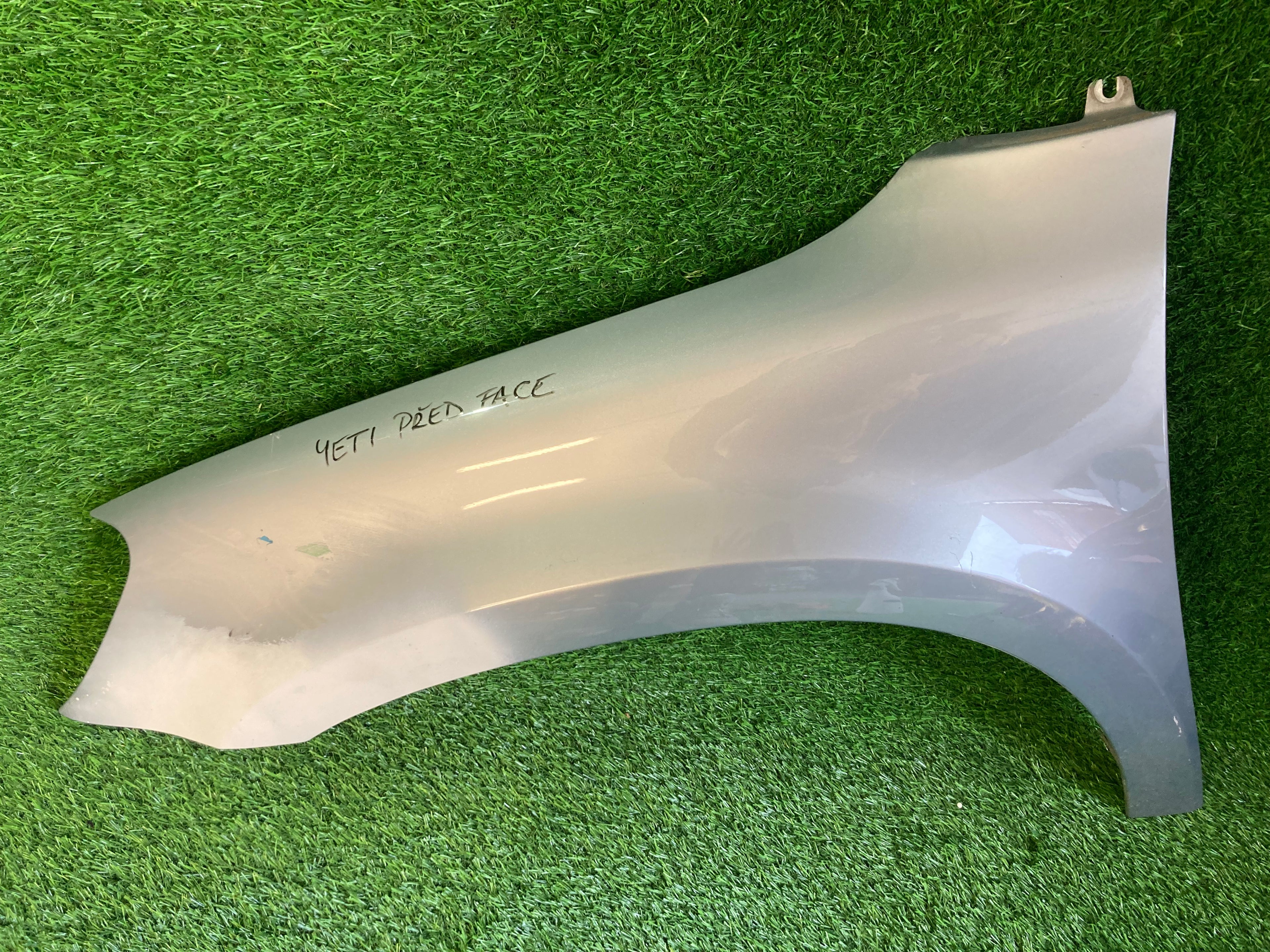 Škoda Yeti levý blatník před face