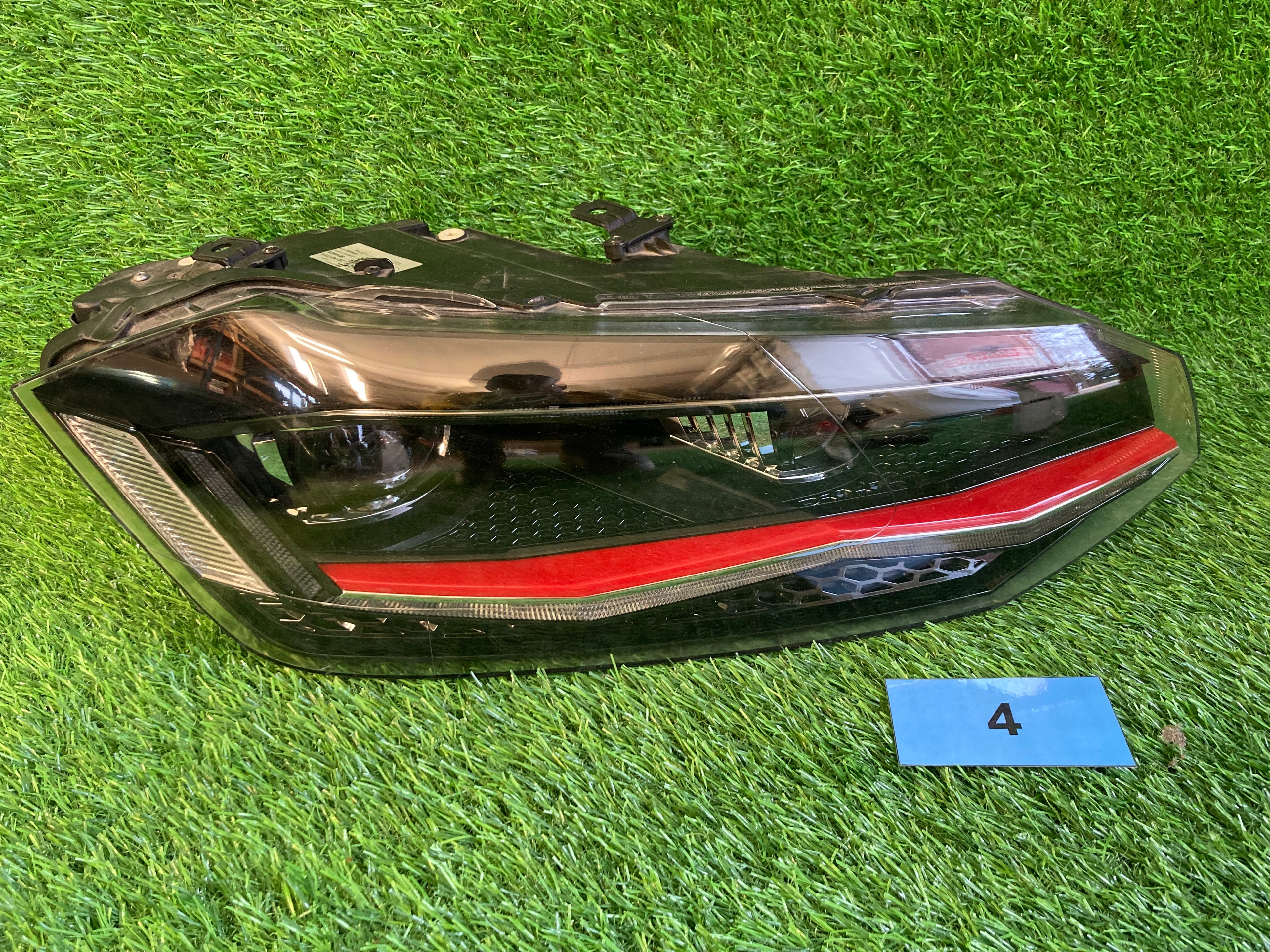 2g1941774a VW Polo MK6 full led pravé světlo