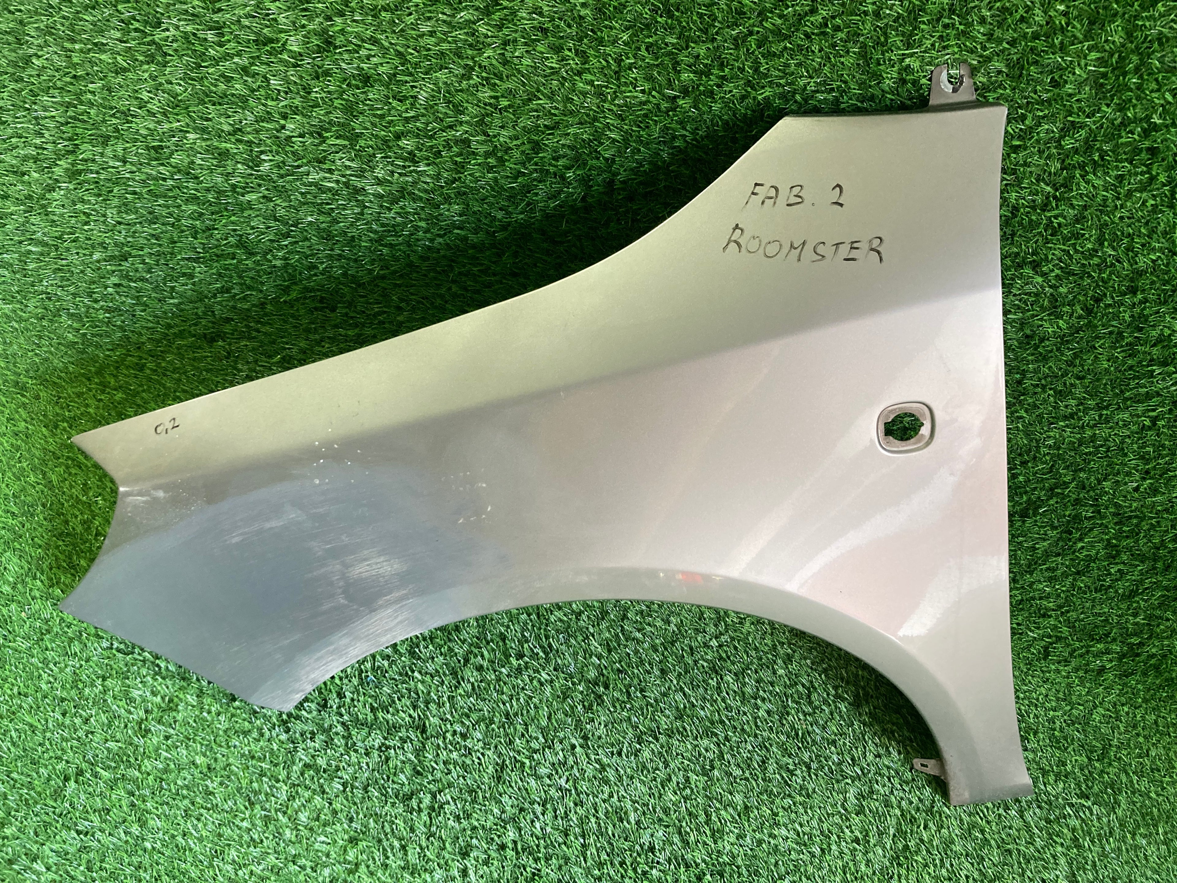 ŠKODA Fabia II, 2 /Roomster LEVÝ blatník