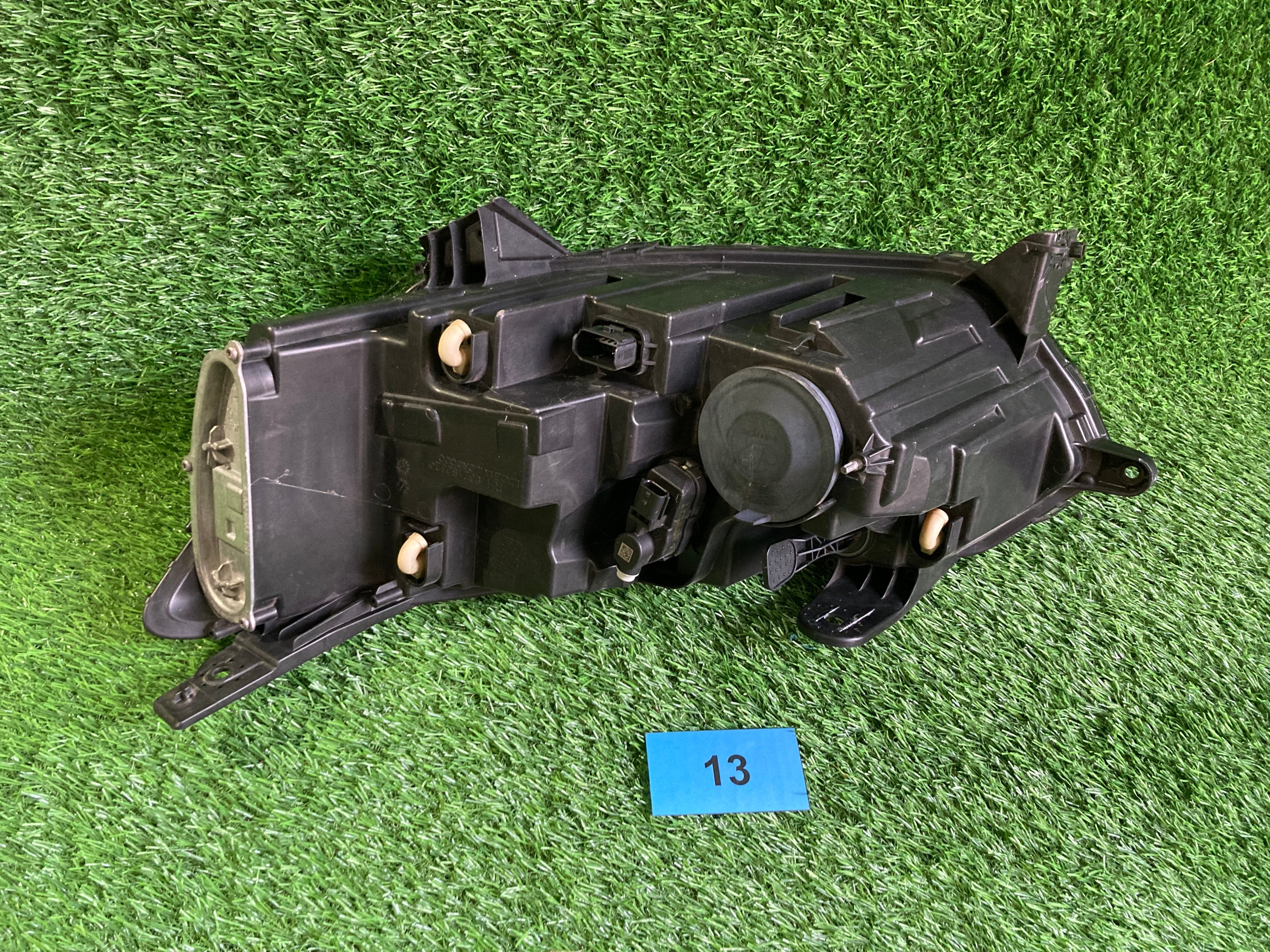 Světlomet přední pravý LED Dacia Sandero III 260102586R