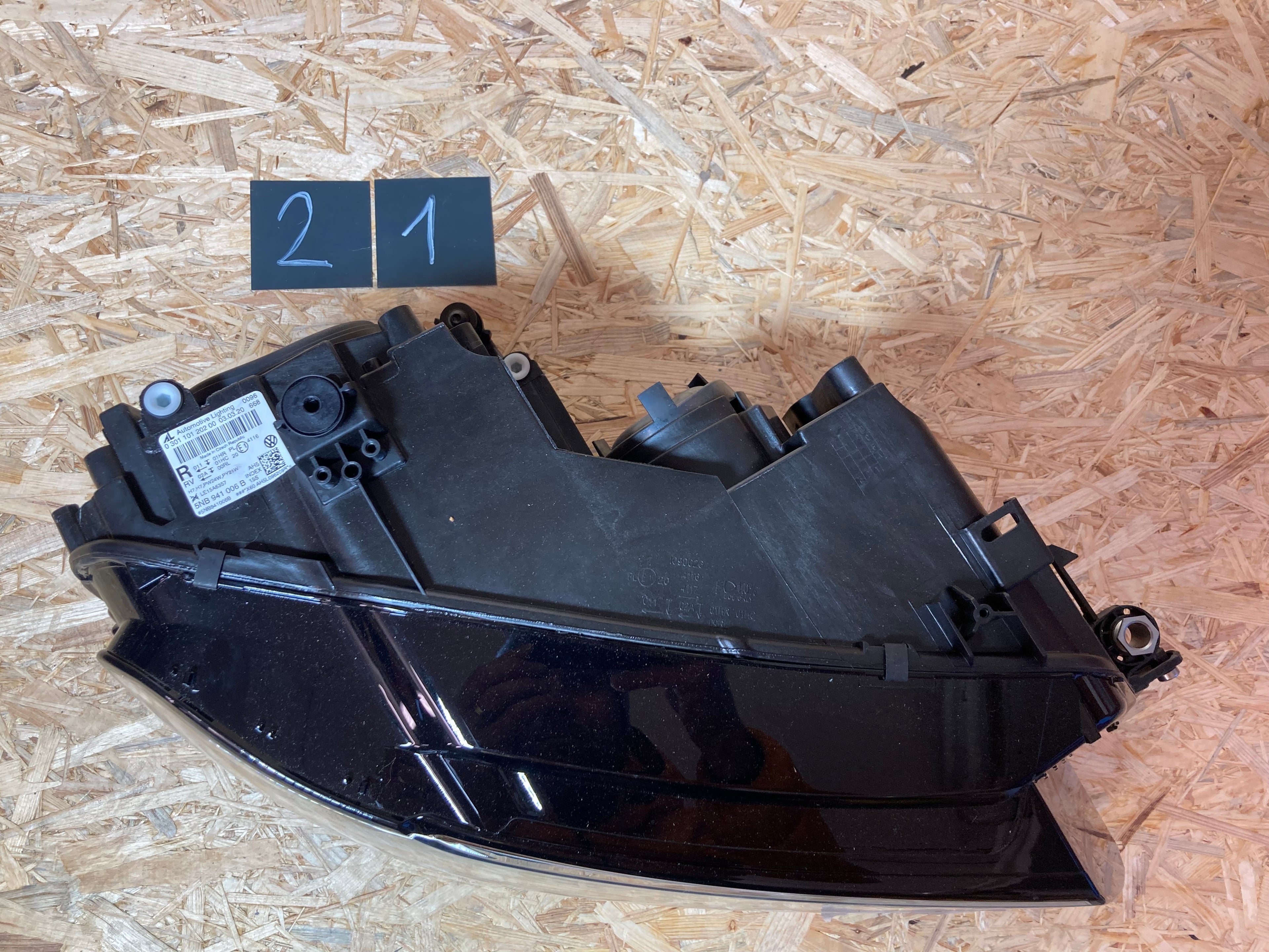 5NB941006B pravé přední světlo VW Tiguan