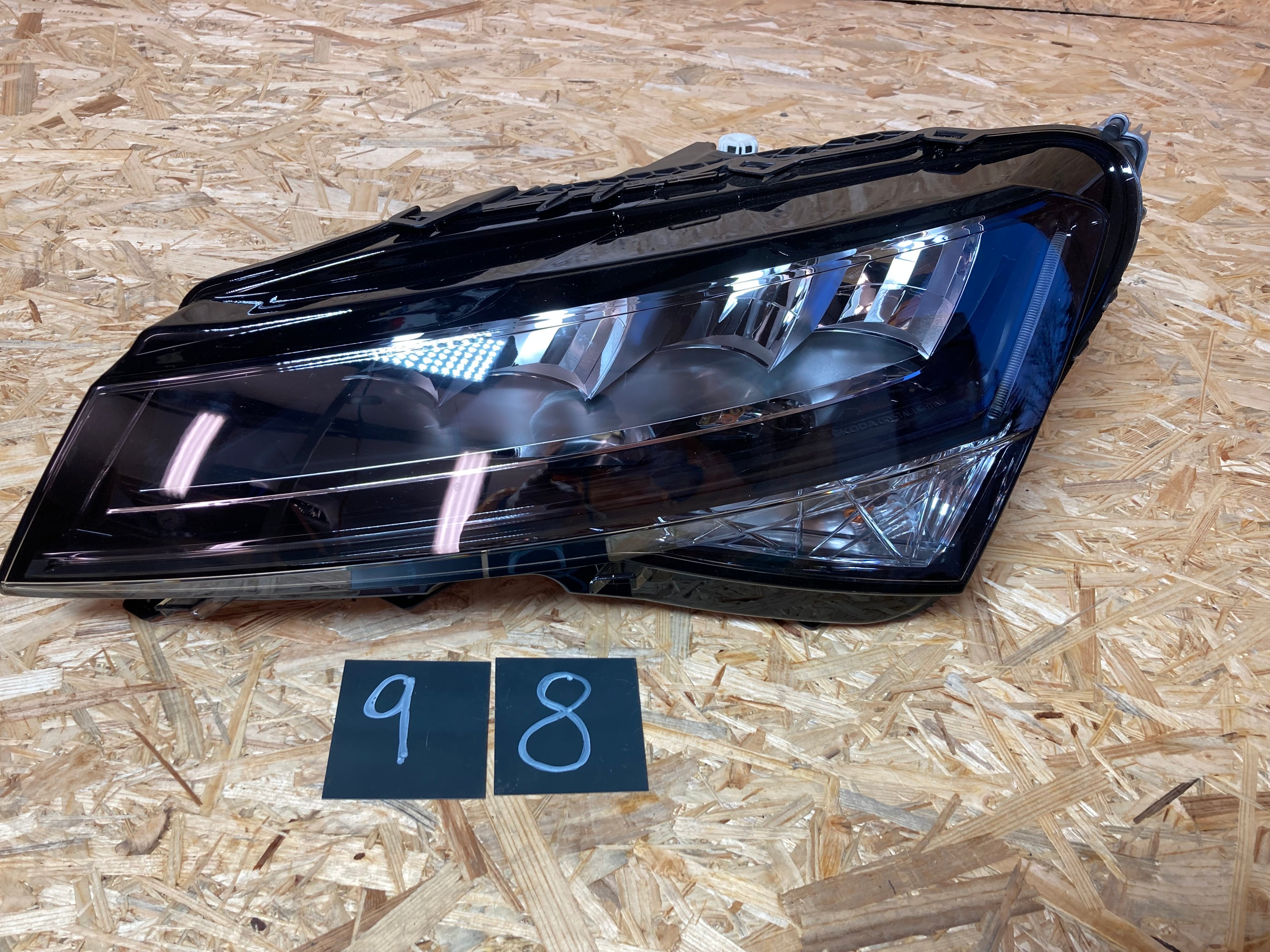 Škoda Superb 3 facelift - levý full led 3V1941015C