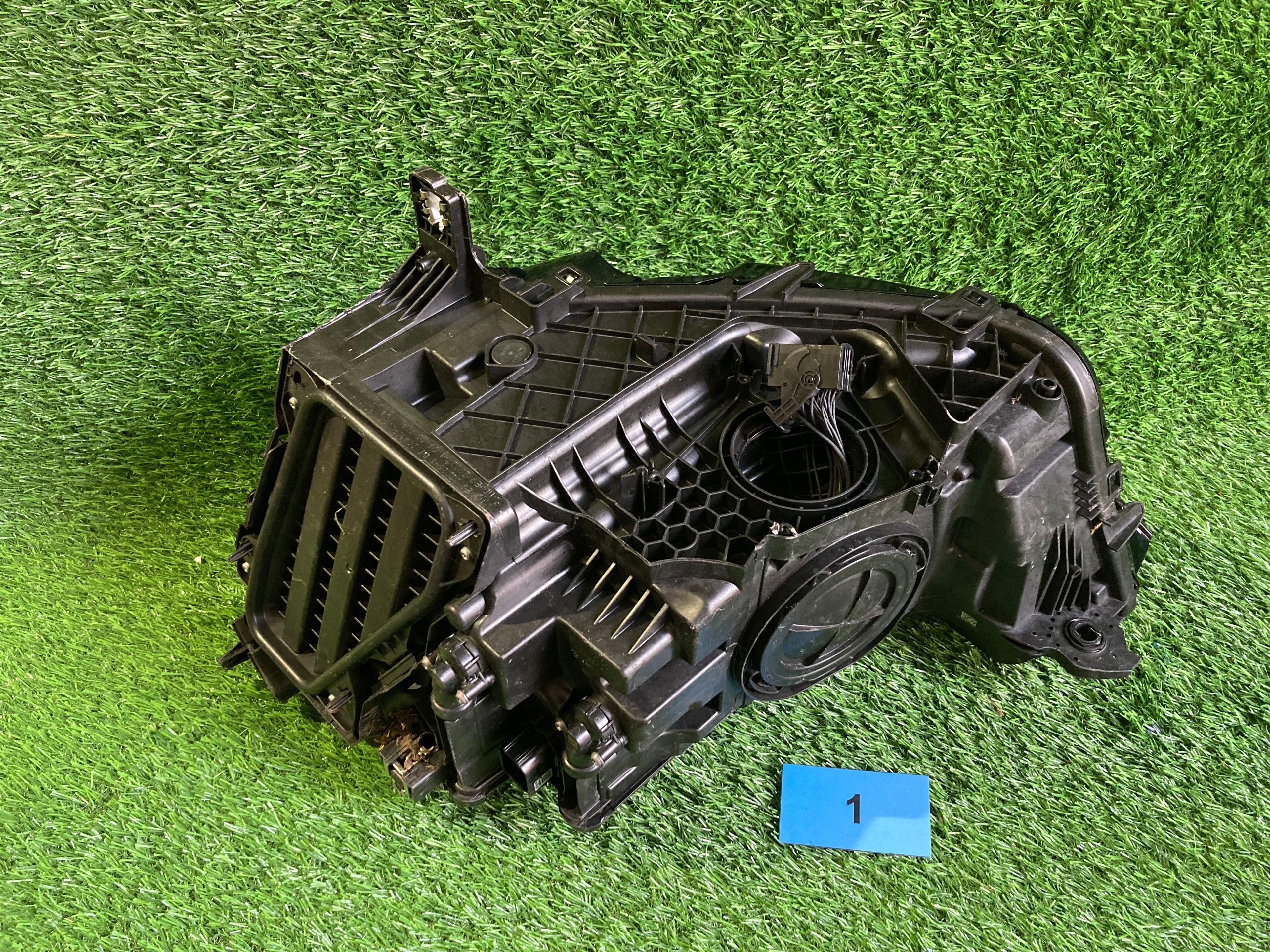 Přední pravé světlo Audi Q3 83A941034