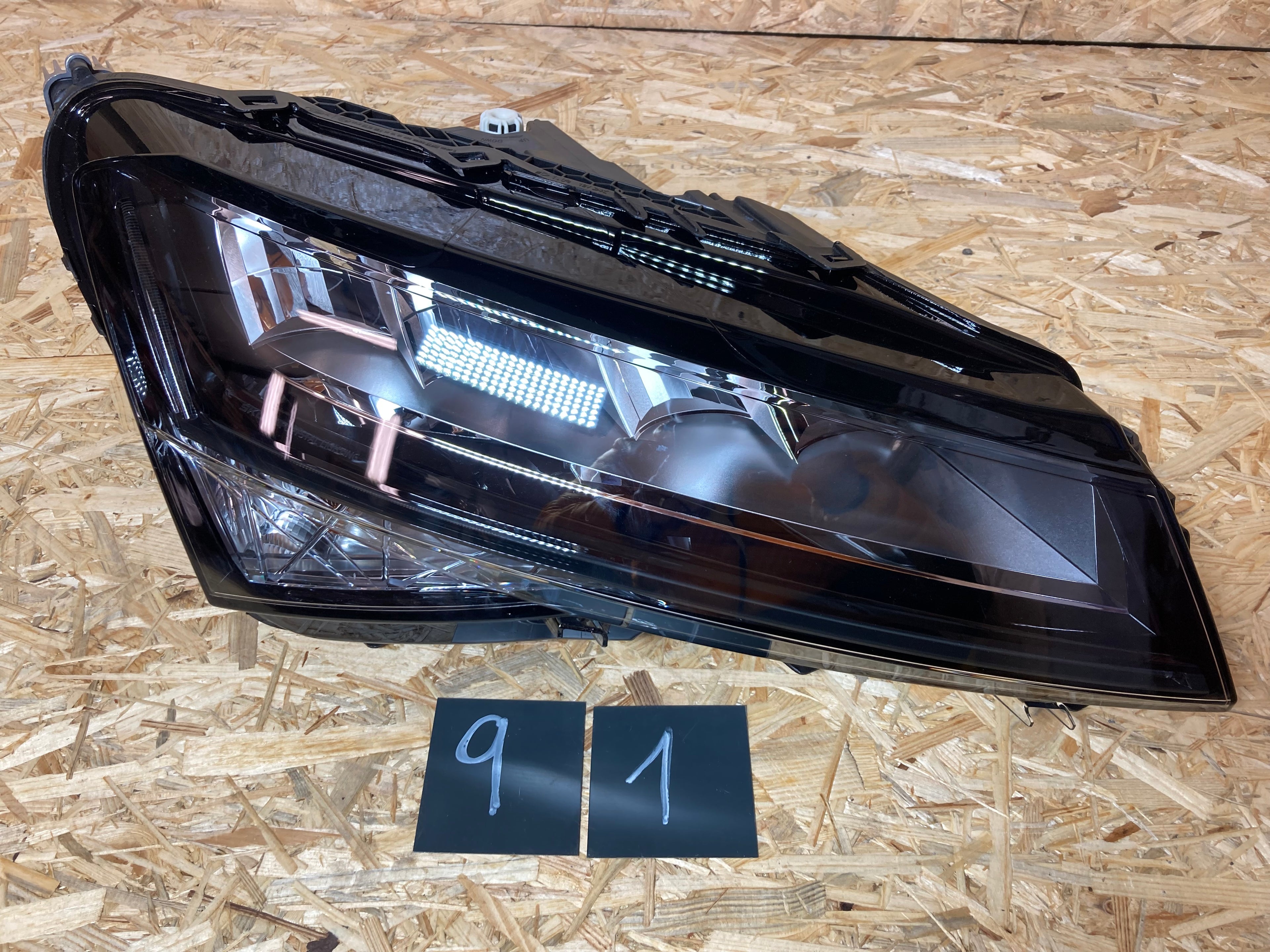 ŠKODA SUPERB III, pravé světlo full led, facelift 3V1941016D