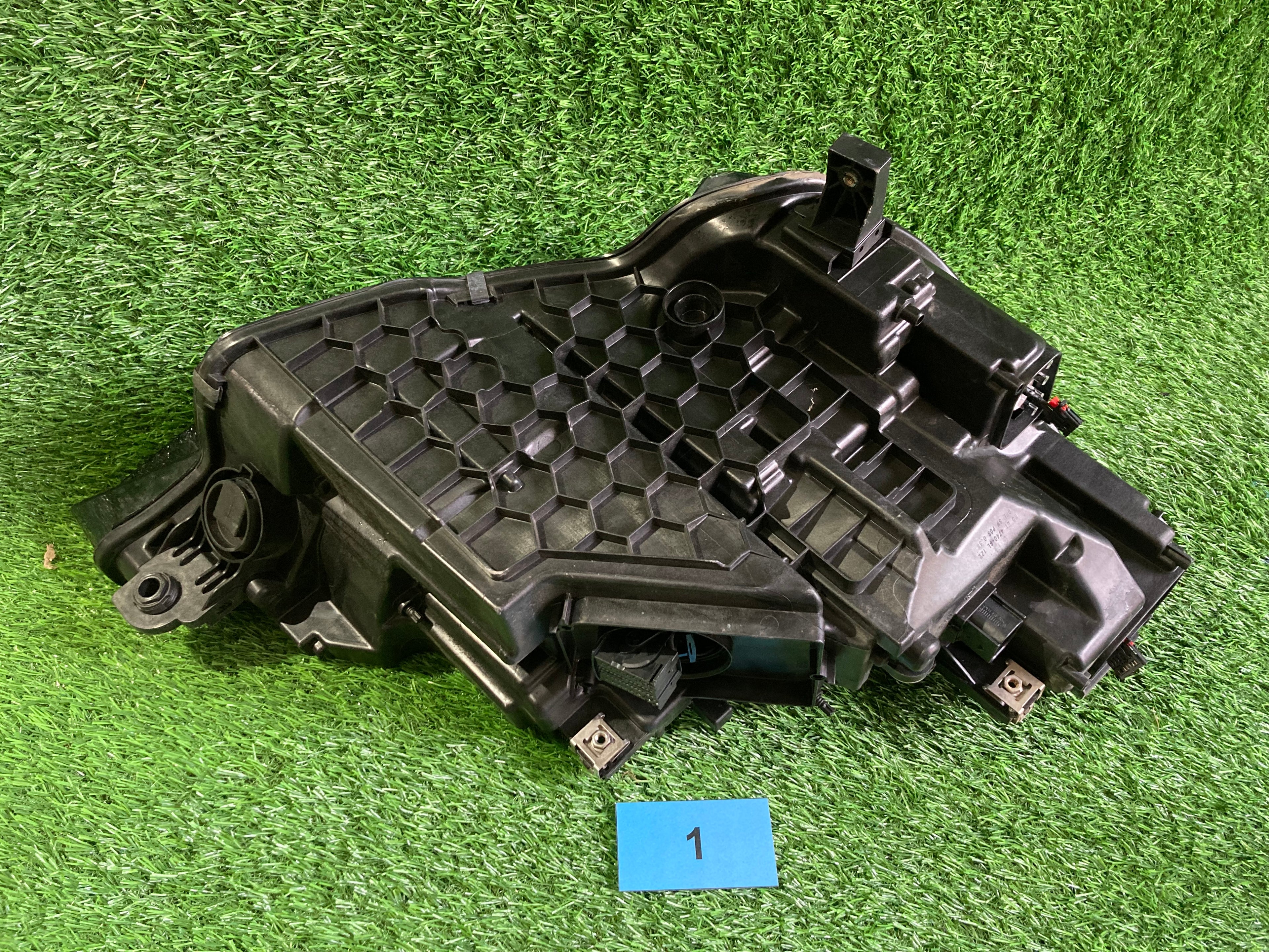 4KE941039 LED světlomet s Matrix-Beam AUDI E-TRON