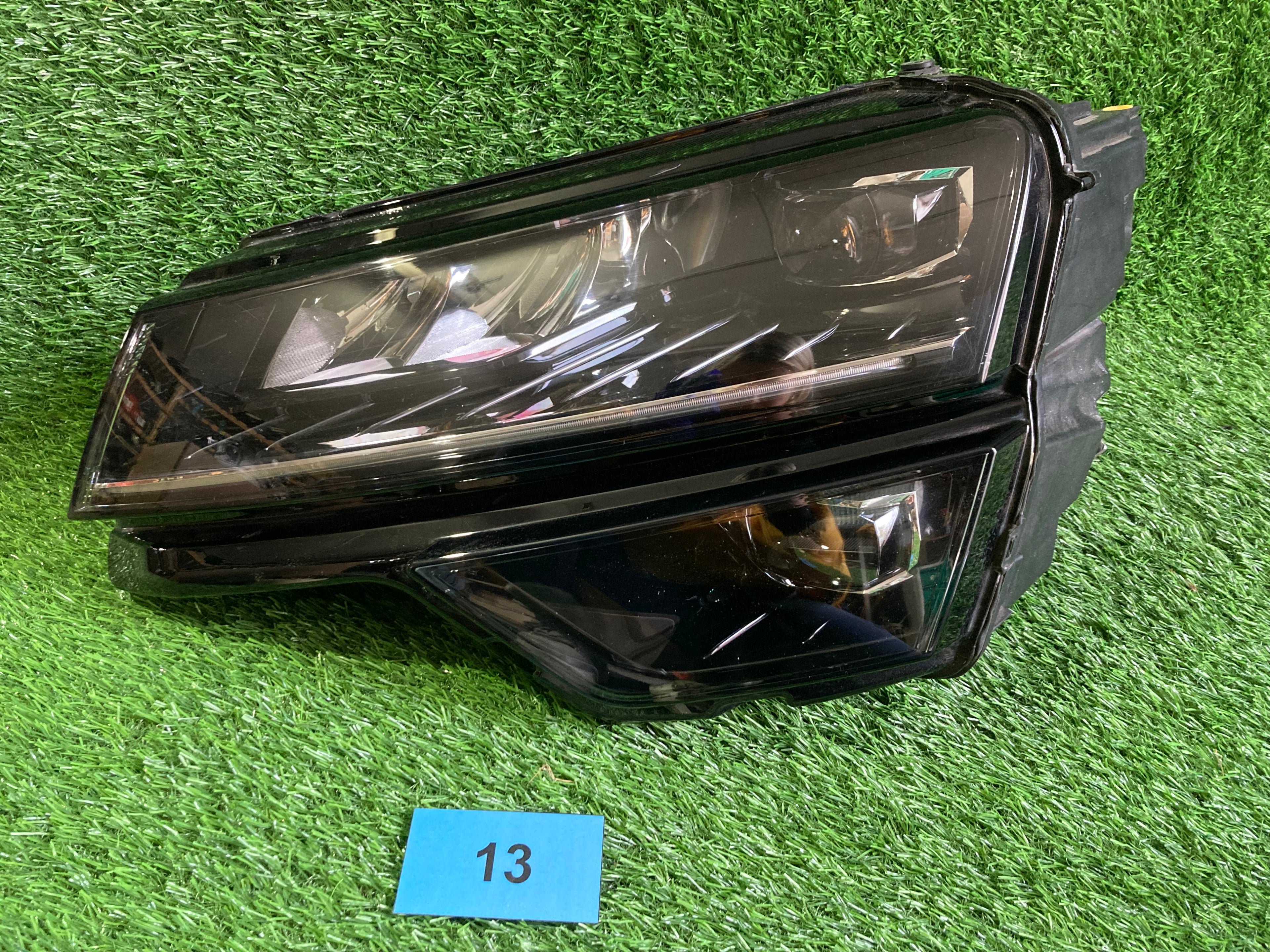 Škoda Karoq levé světlo 57b941015d