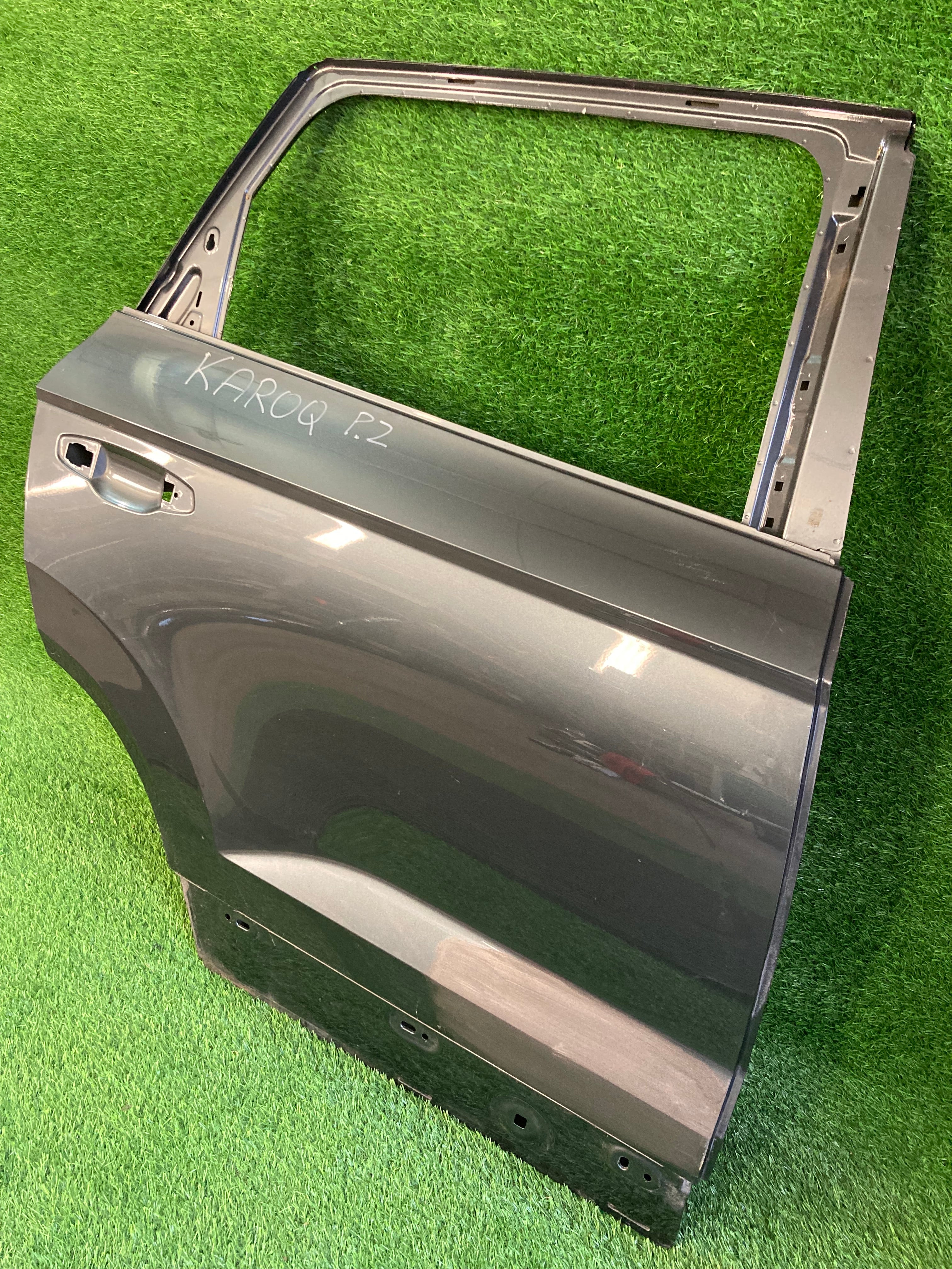 Škoda Karoq pravé zadní dveře, nutno lakovat