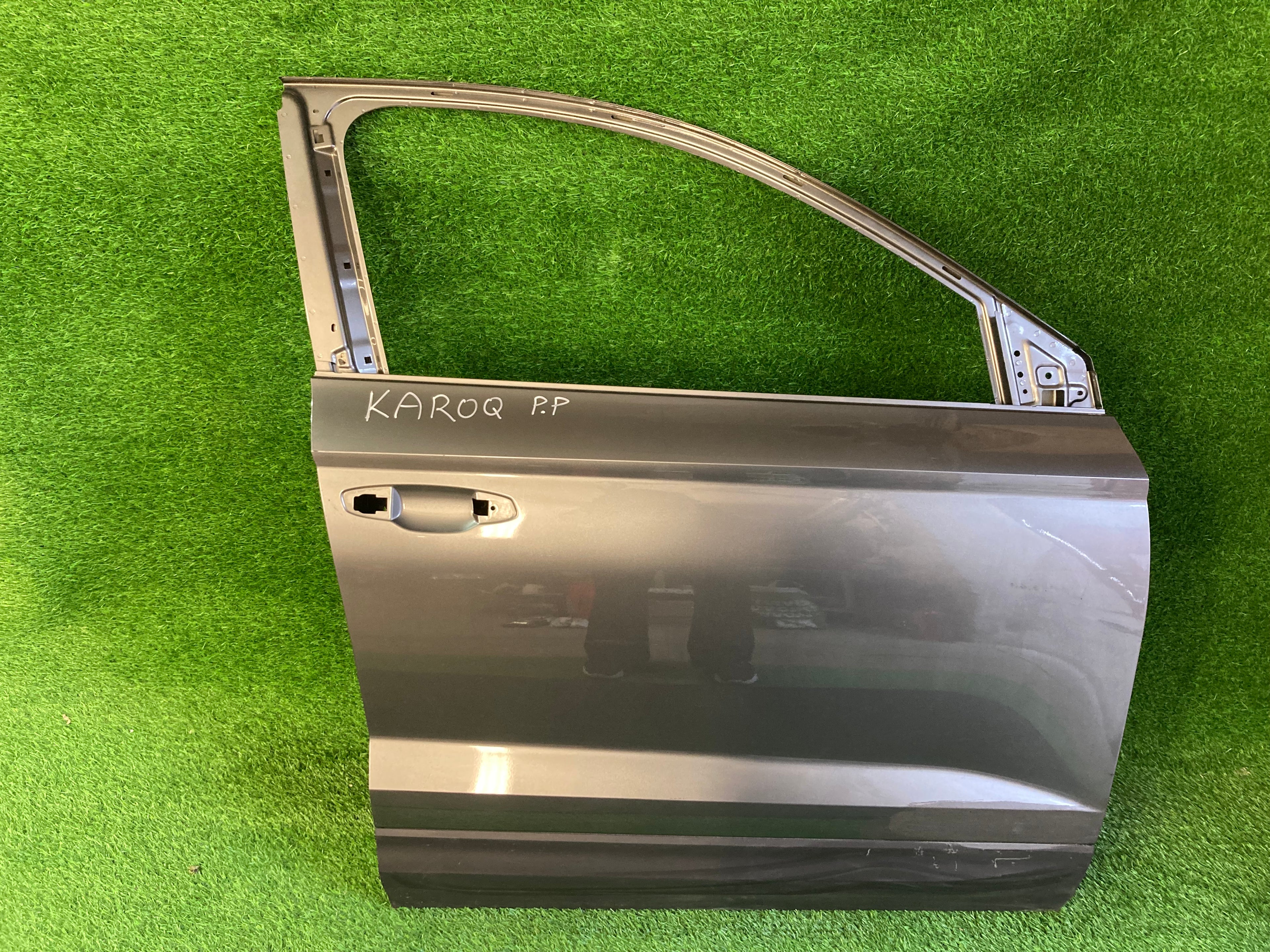 Škoda Karoq pravé přední dveře, lakovat