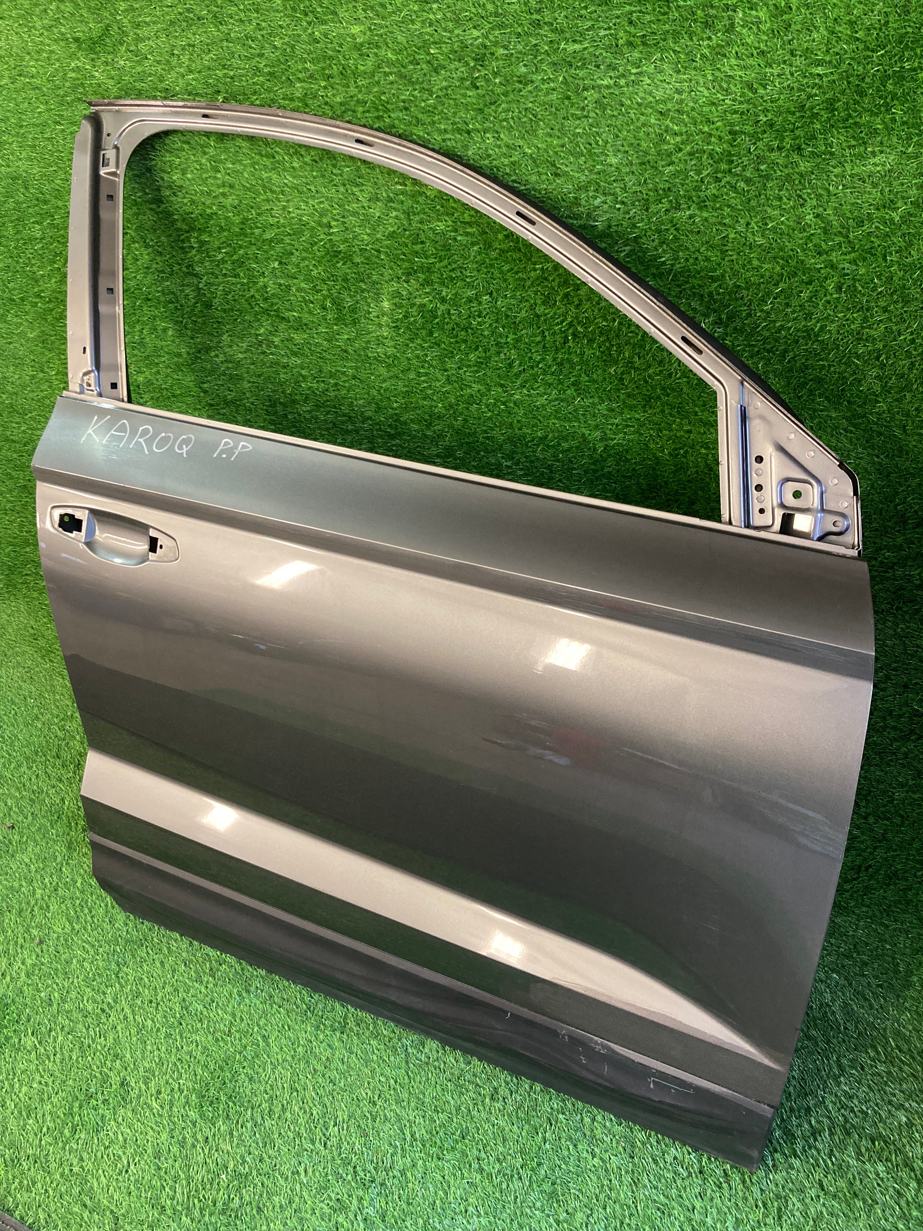 Škoda Karoq pravé přední dveře, lakovat