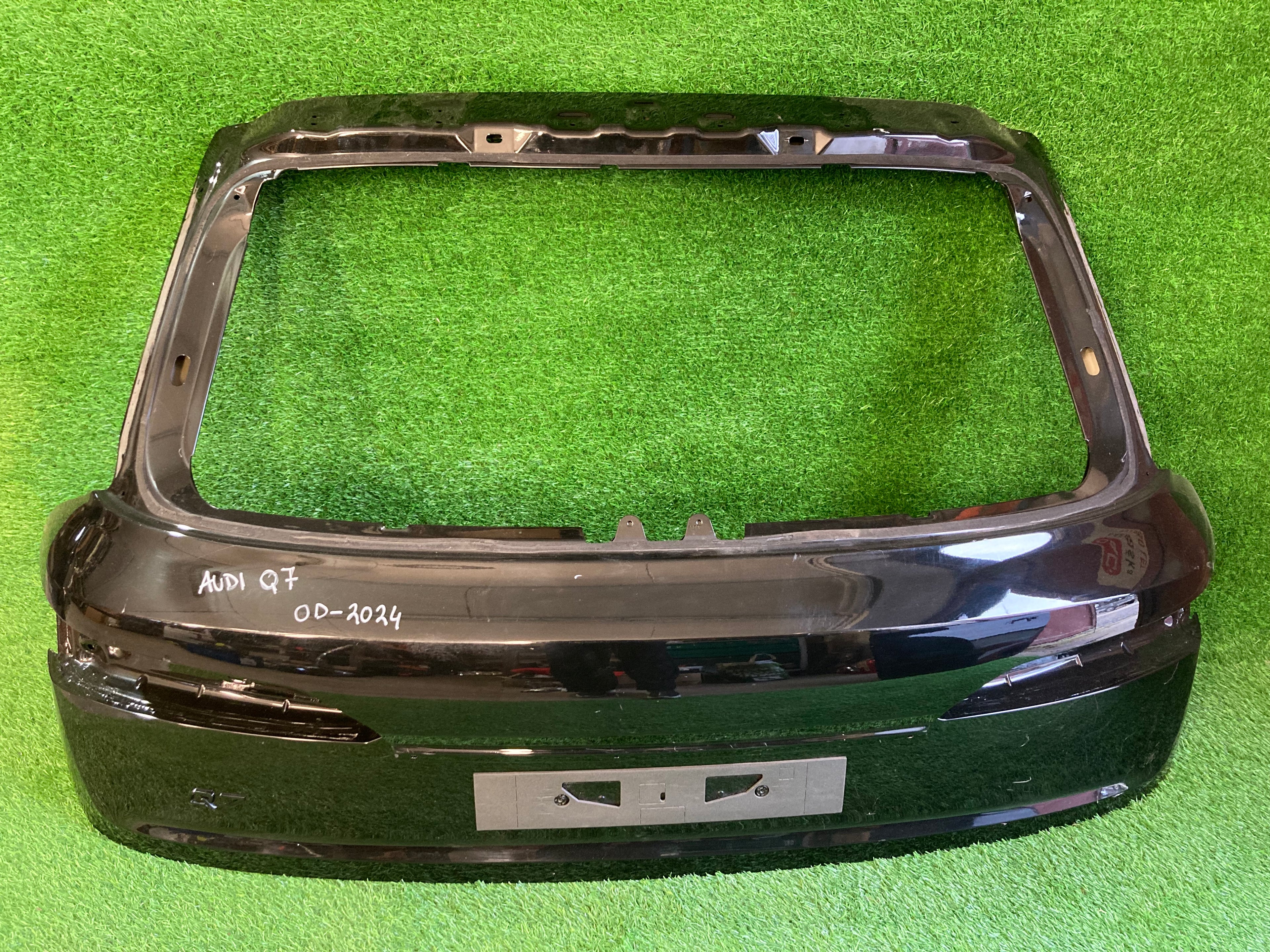 Audi Q7 2024 kufrové dveře