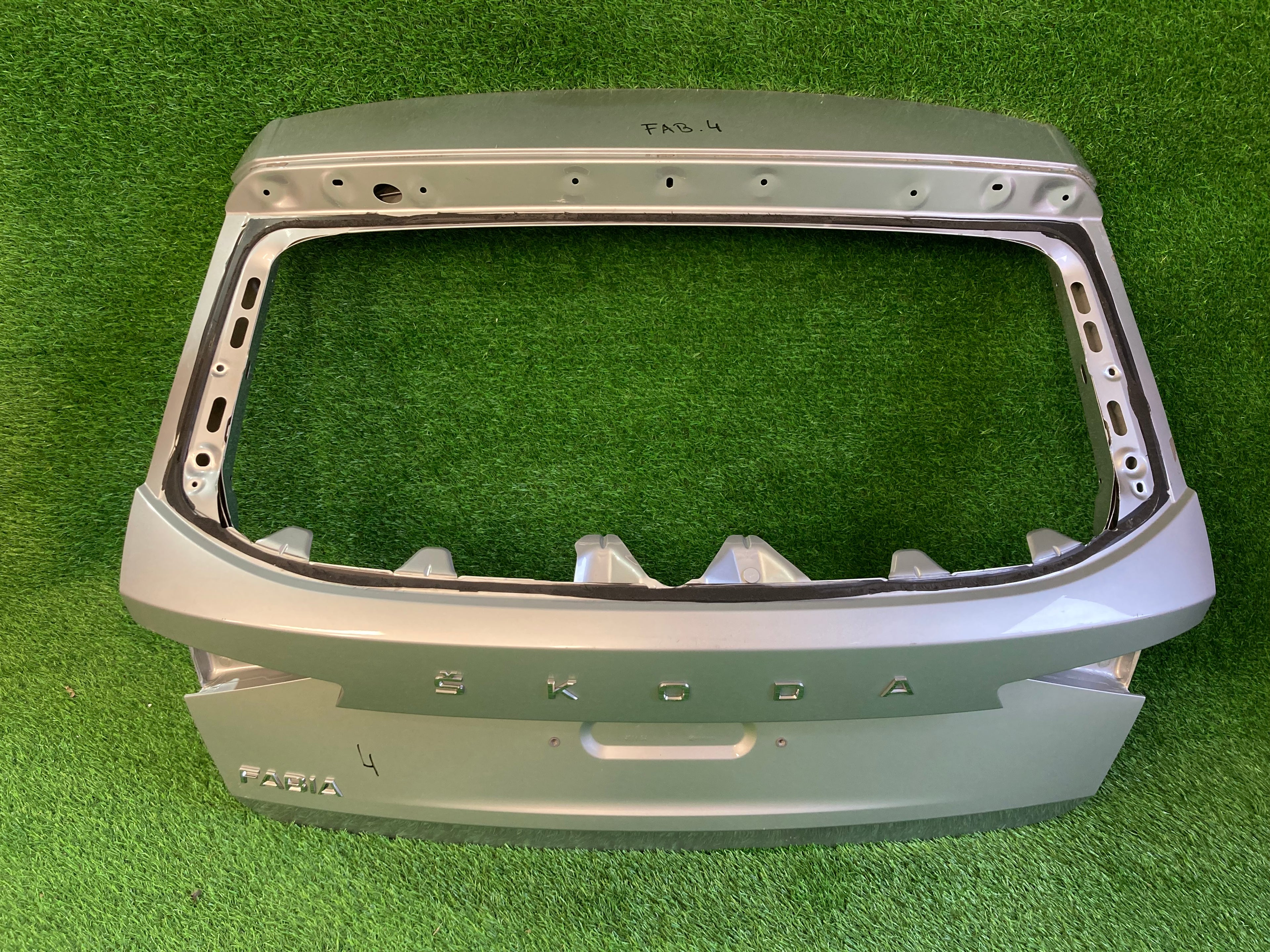 Páté dveře Škoda Fabia IV, 4 víko kufru, kufrové dveře