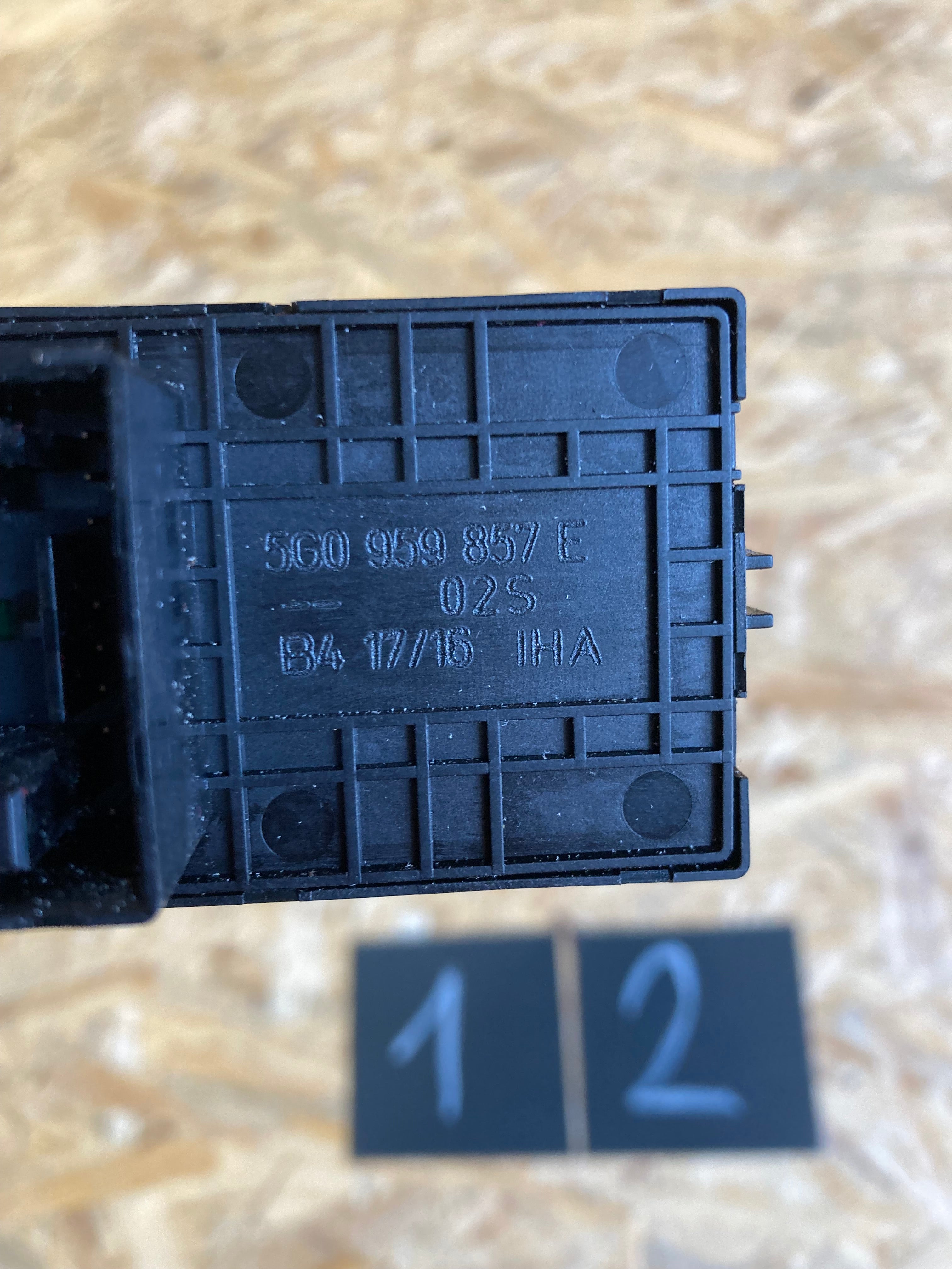 5G0959857E Spínač pro el. ovládání oken