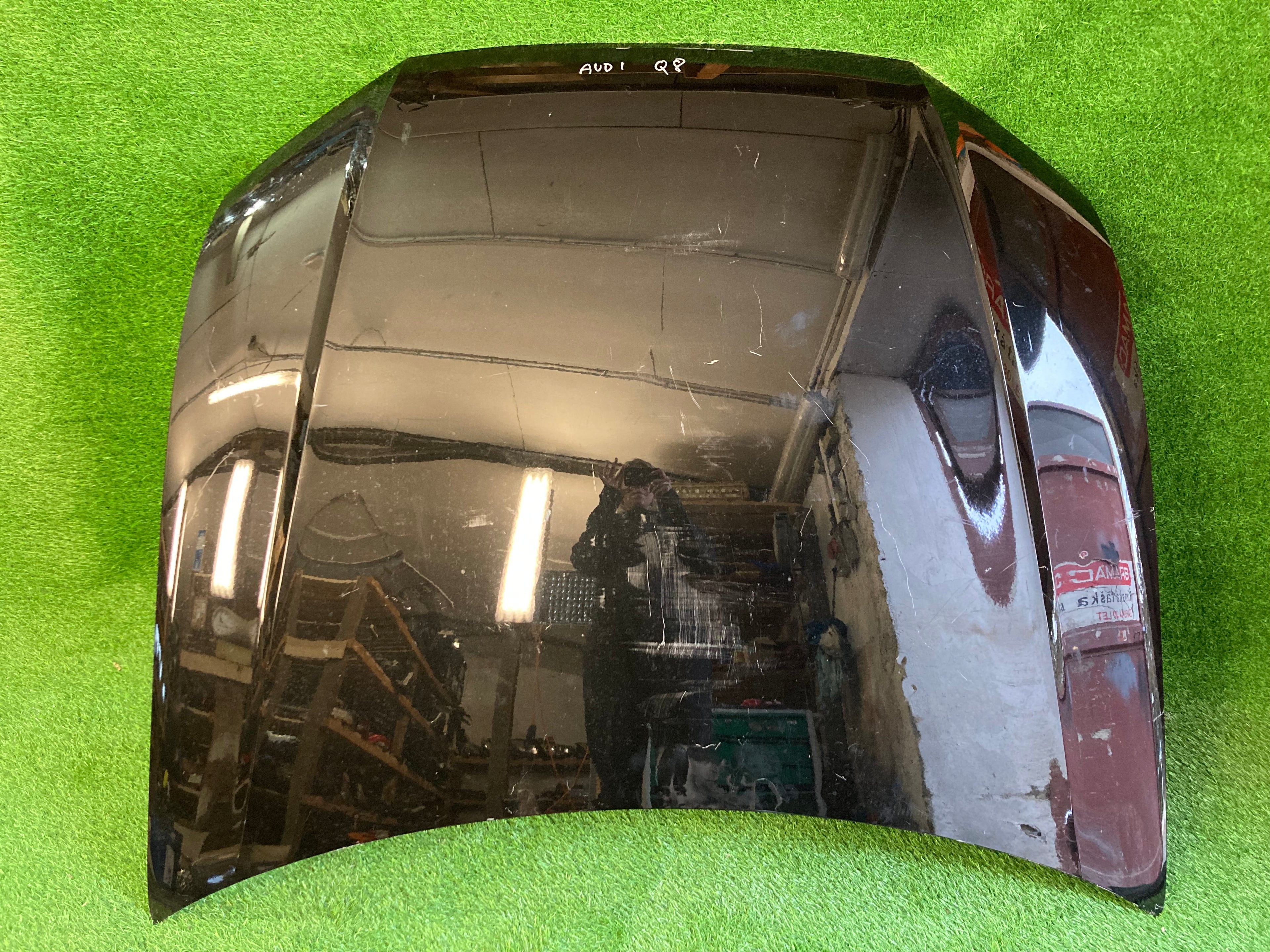 Kapota audi Q8