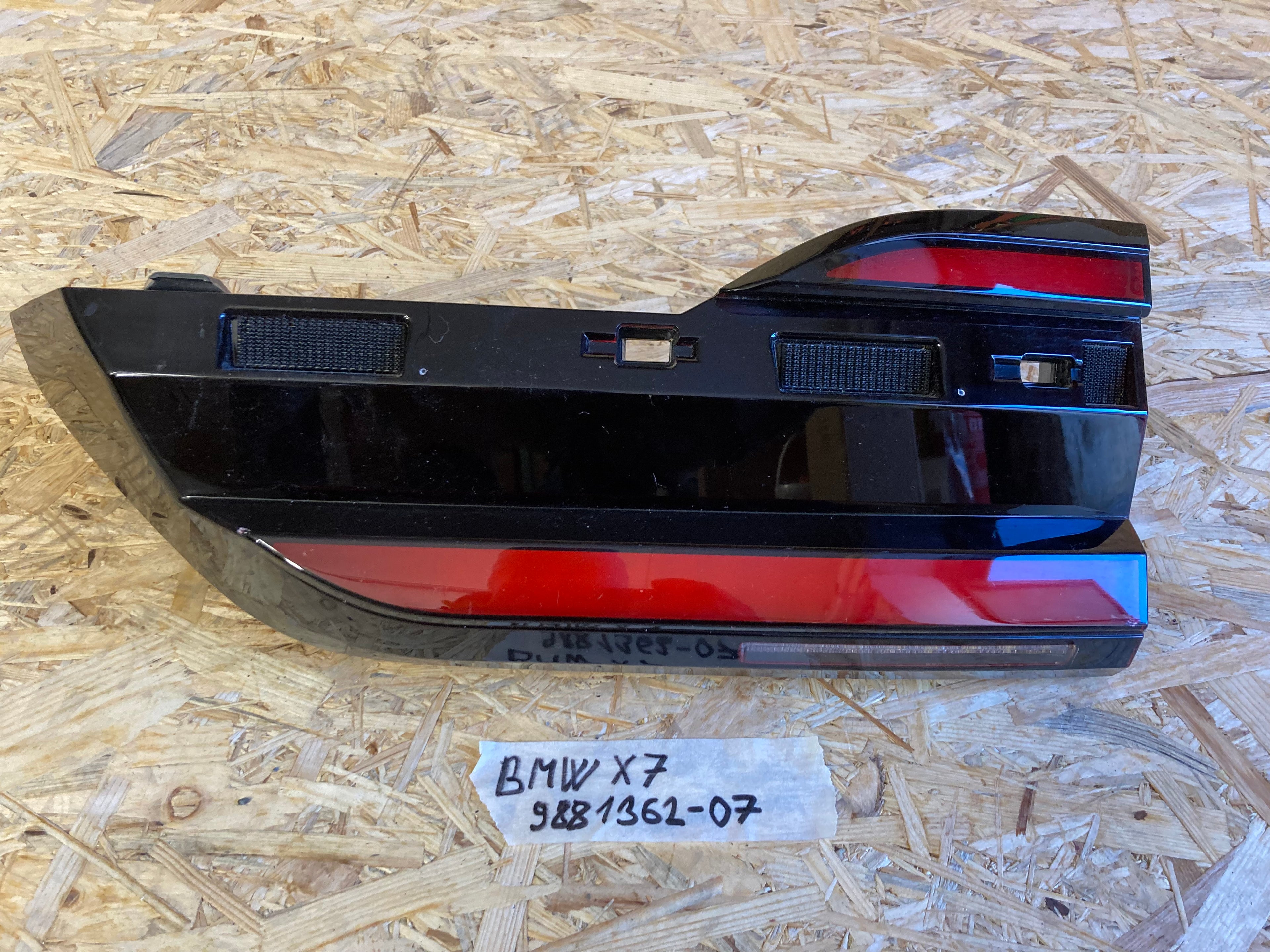 BMW X7 zadní světlo 9881362-07