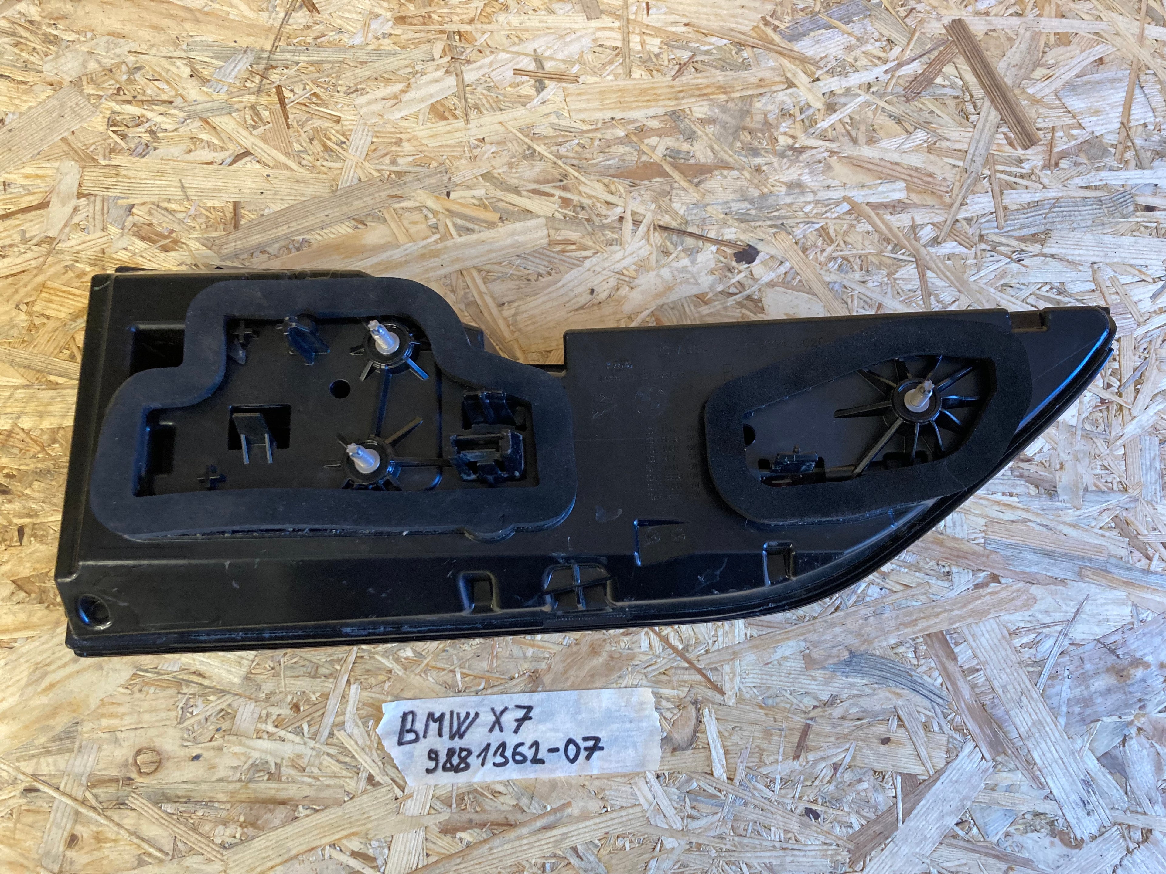 BMW X7 zadní světlo 9881362-07