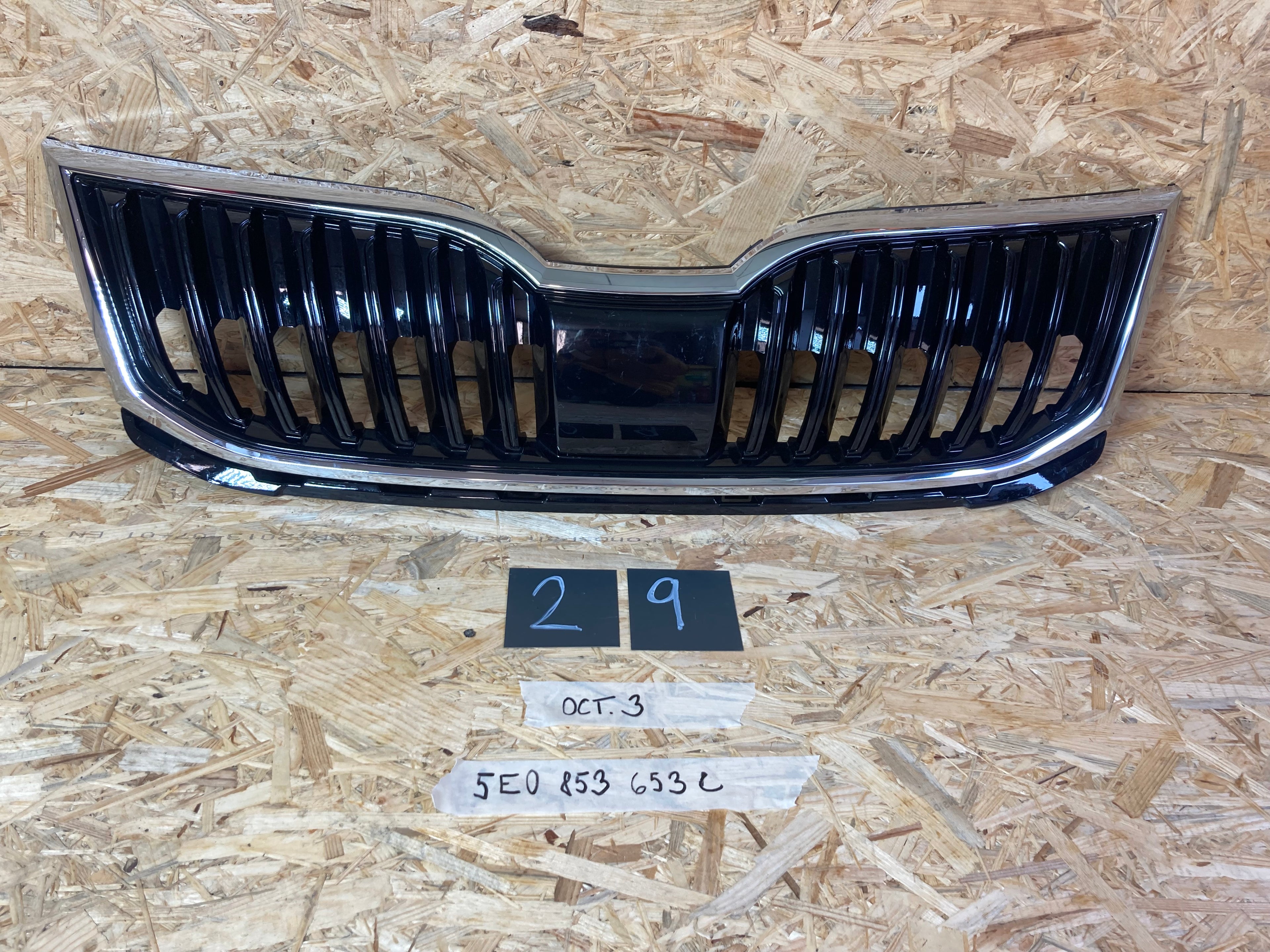 Škoda Octavia III,3 přední maska 5E0853653