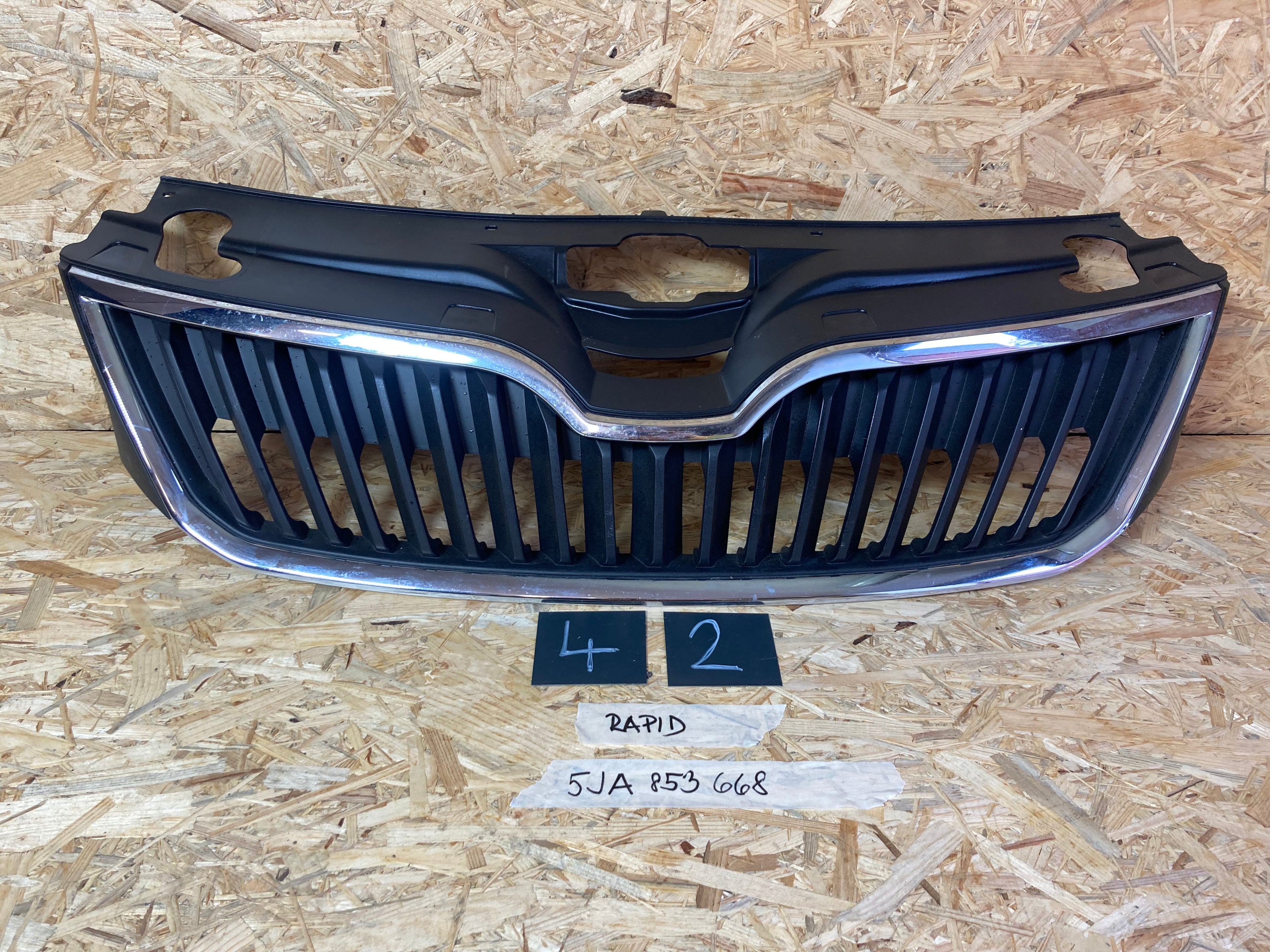 Maska ŠKODA RAPID 5JA853668