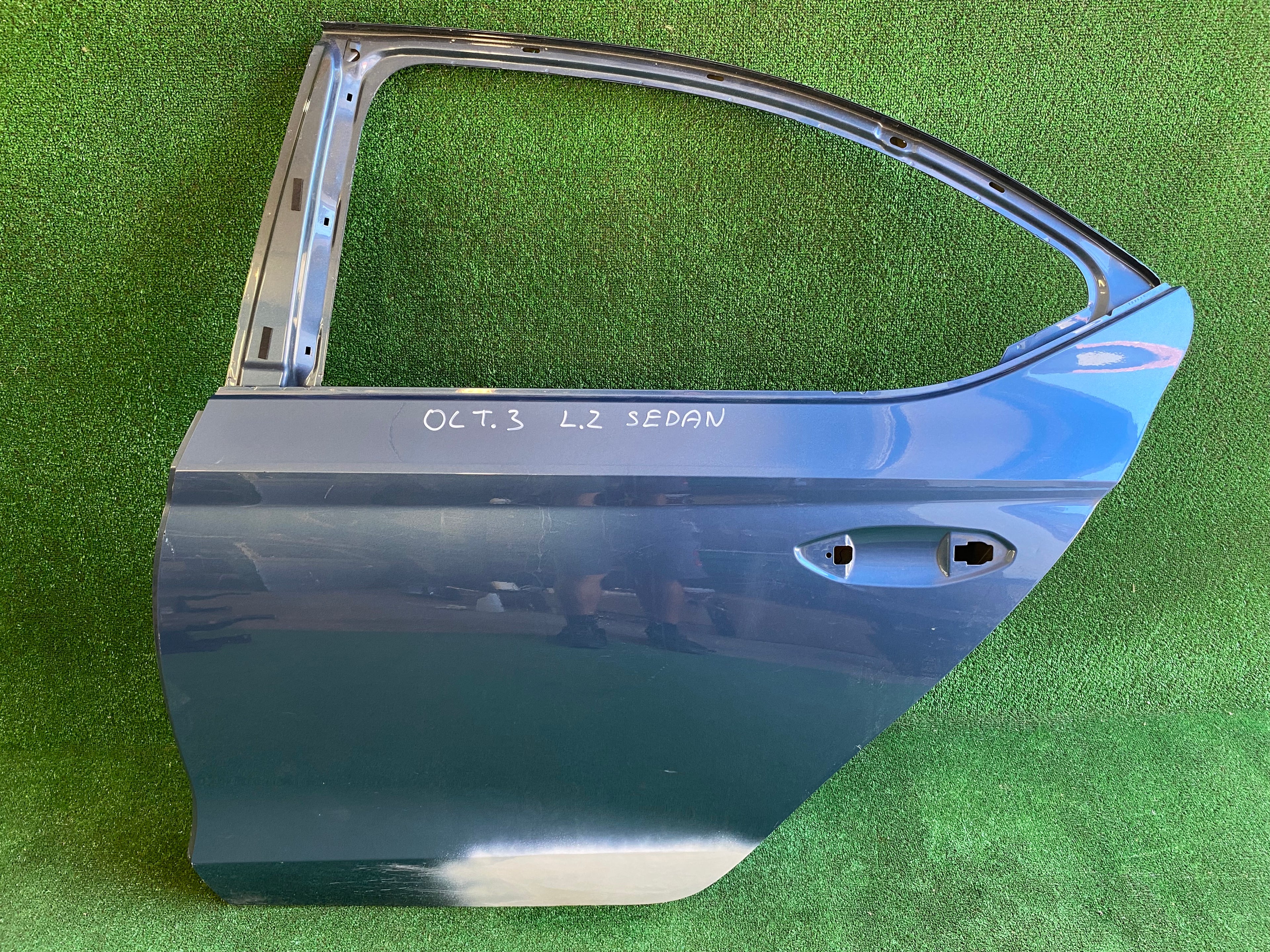 Škoda Octavia III,3 levé zadní dveře sedan, hatchback modré