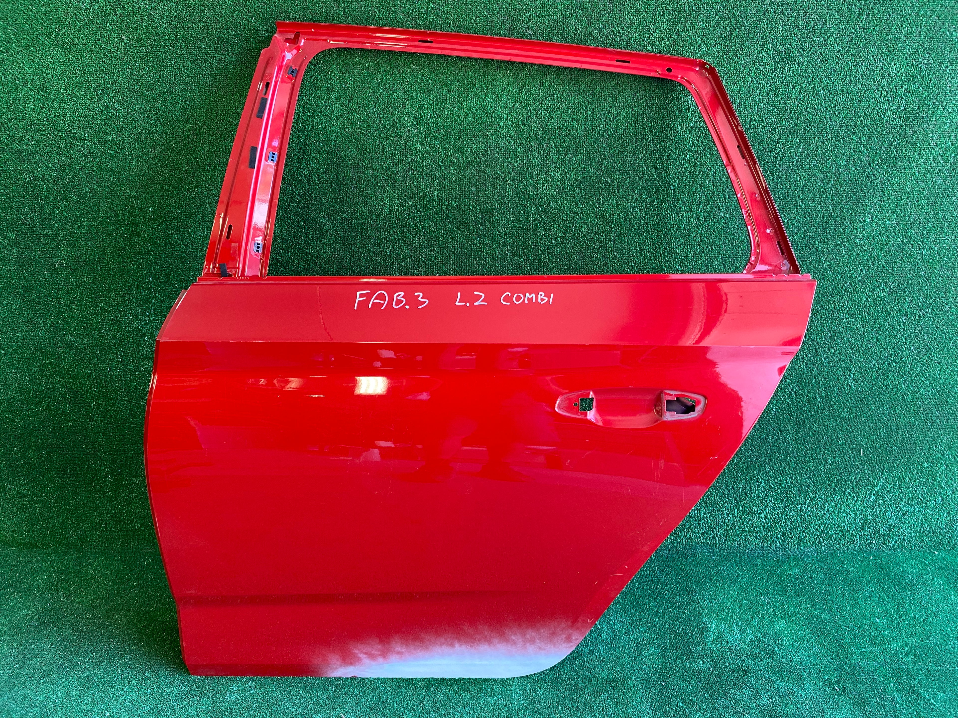 Škoda Fabia III,3 levé zadní dveře combi , červené