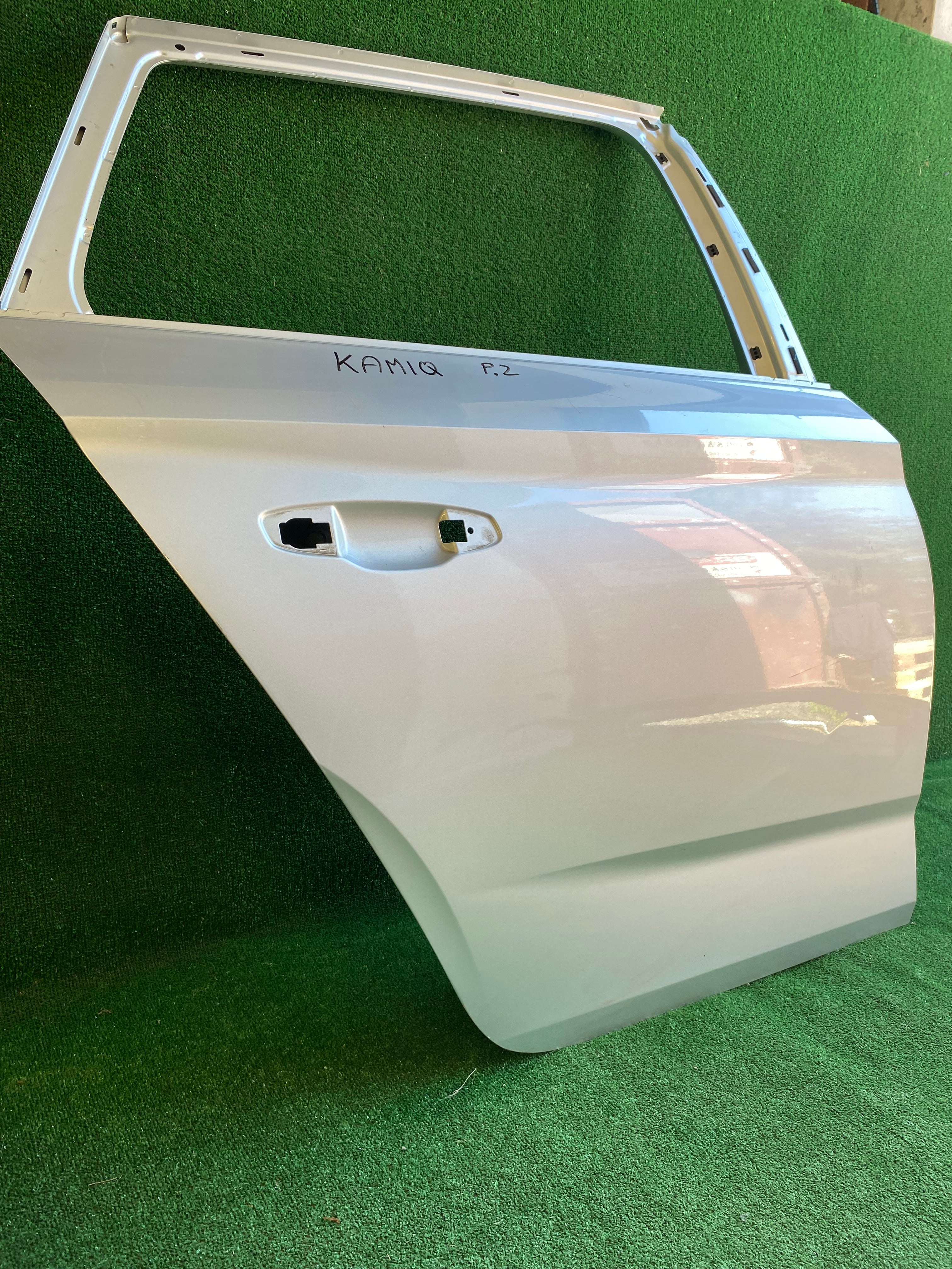 Škoda Kamiq pravé zadní dveře, stříbrné