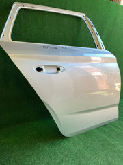 Škoda Kamiq pravé zadní dveře, stříbrné