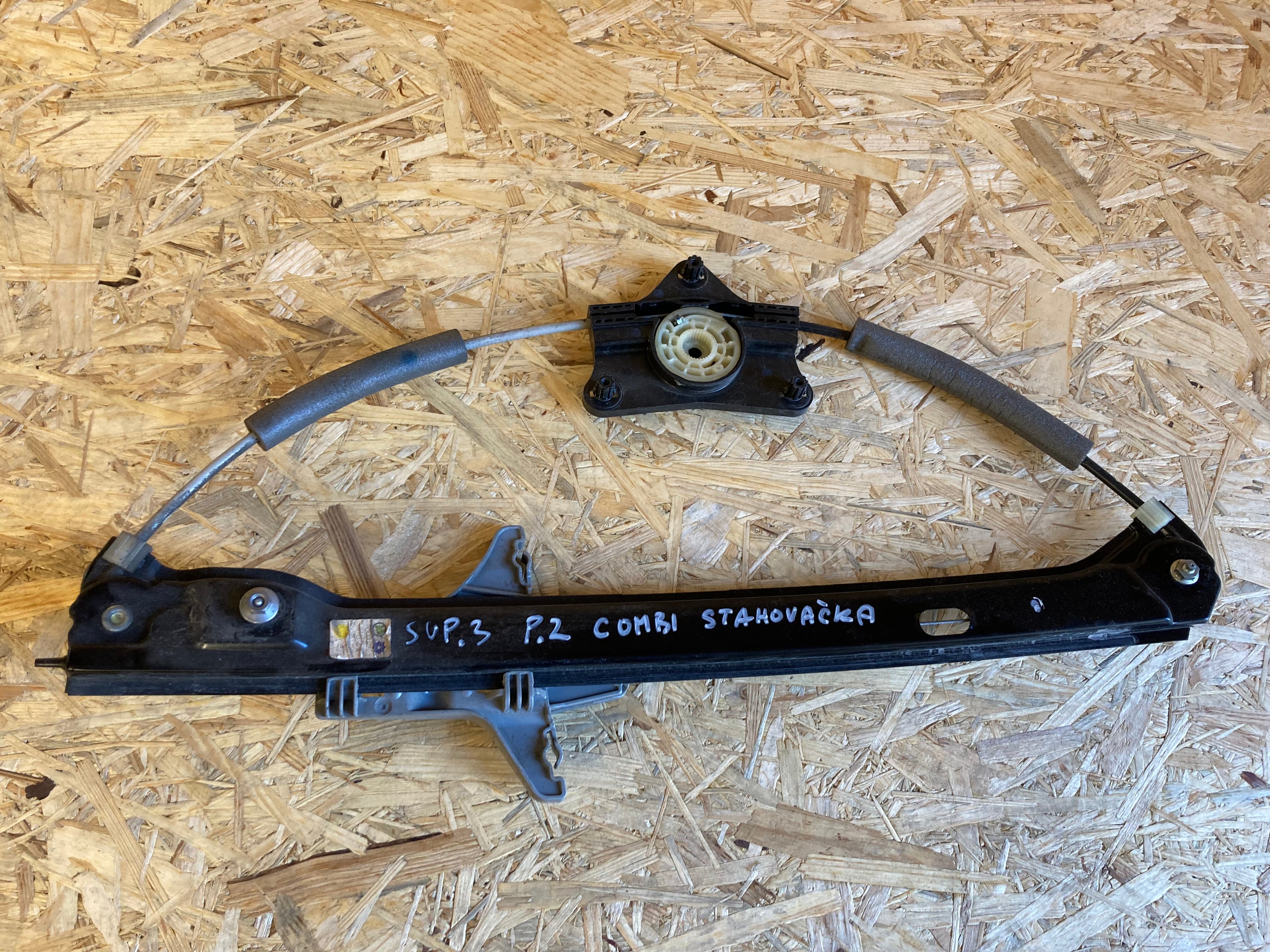 Škoda Superb III,3 pravá zadní stahovačka okna