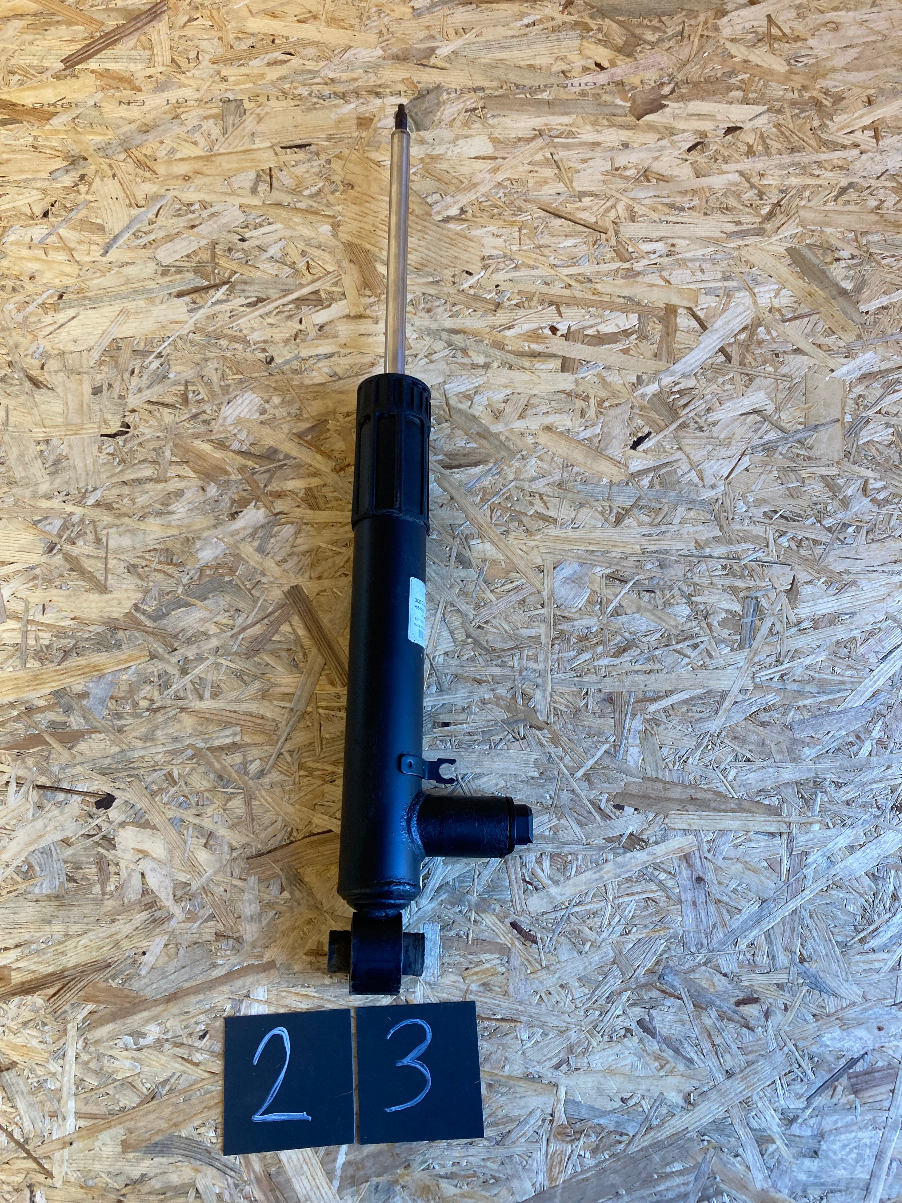 Škoda Superb III, zadní tlumič 3Q0512009Q