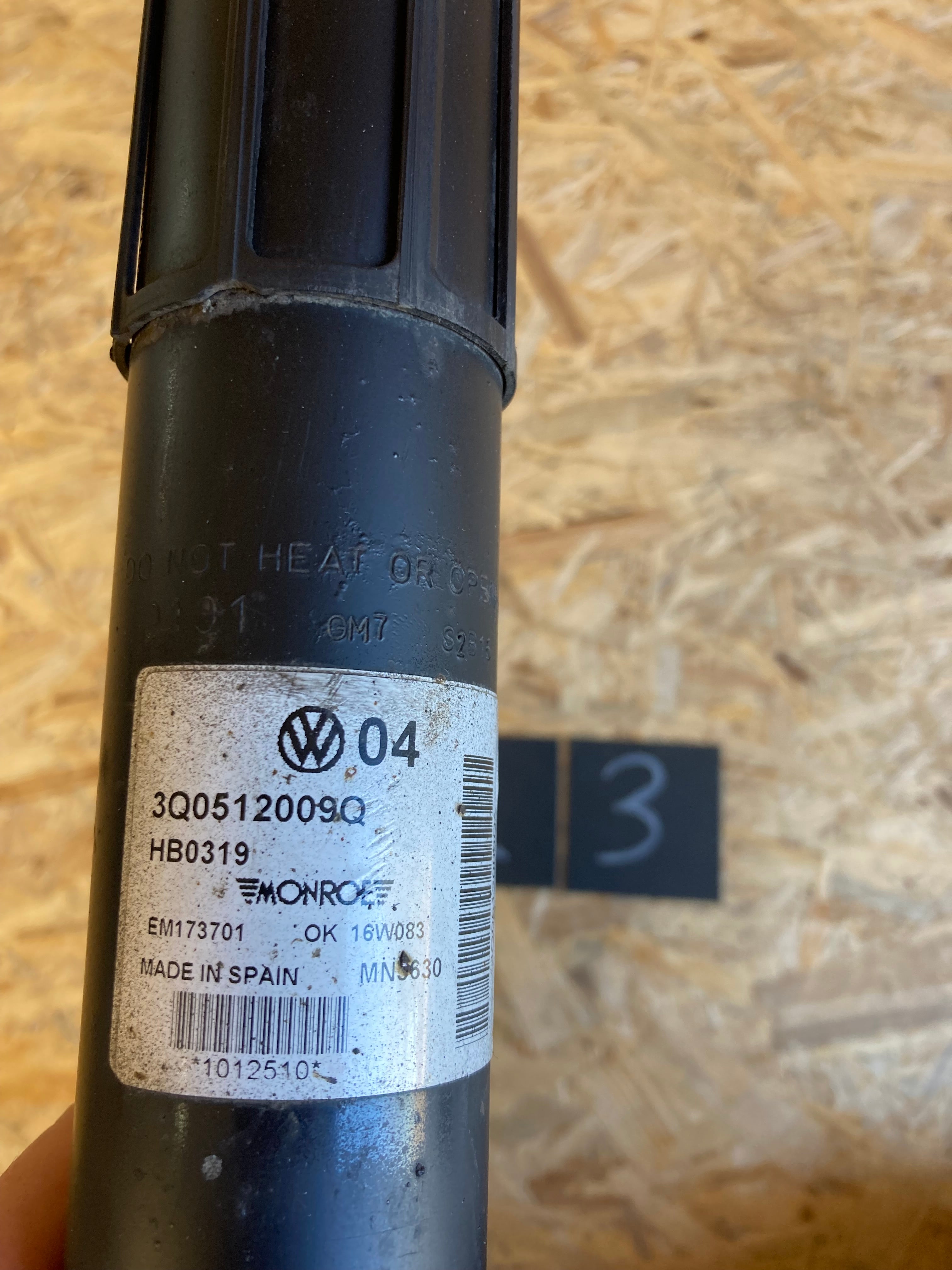 Škoda Superb III, zadní tlumič 3Q0512009Q