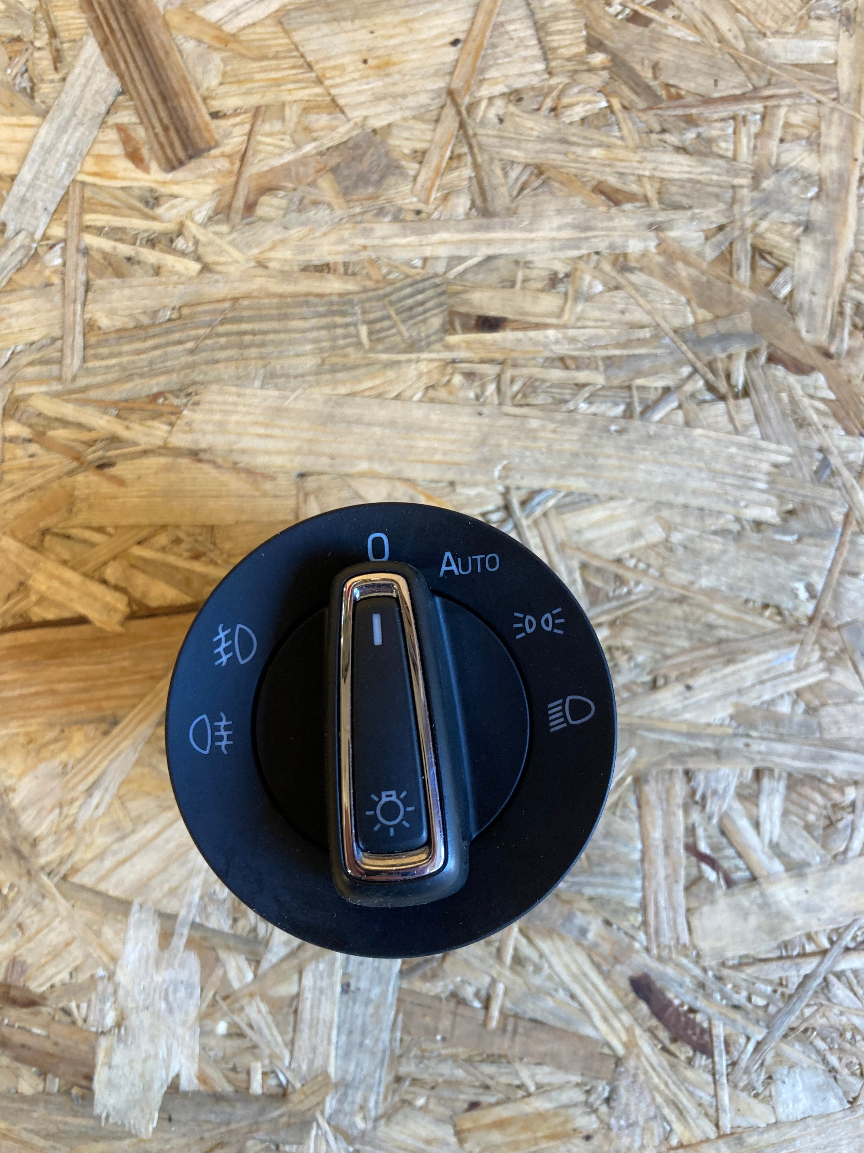 Škoda Superb III ovladač světel 3V0941431