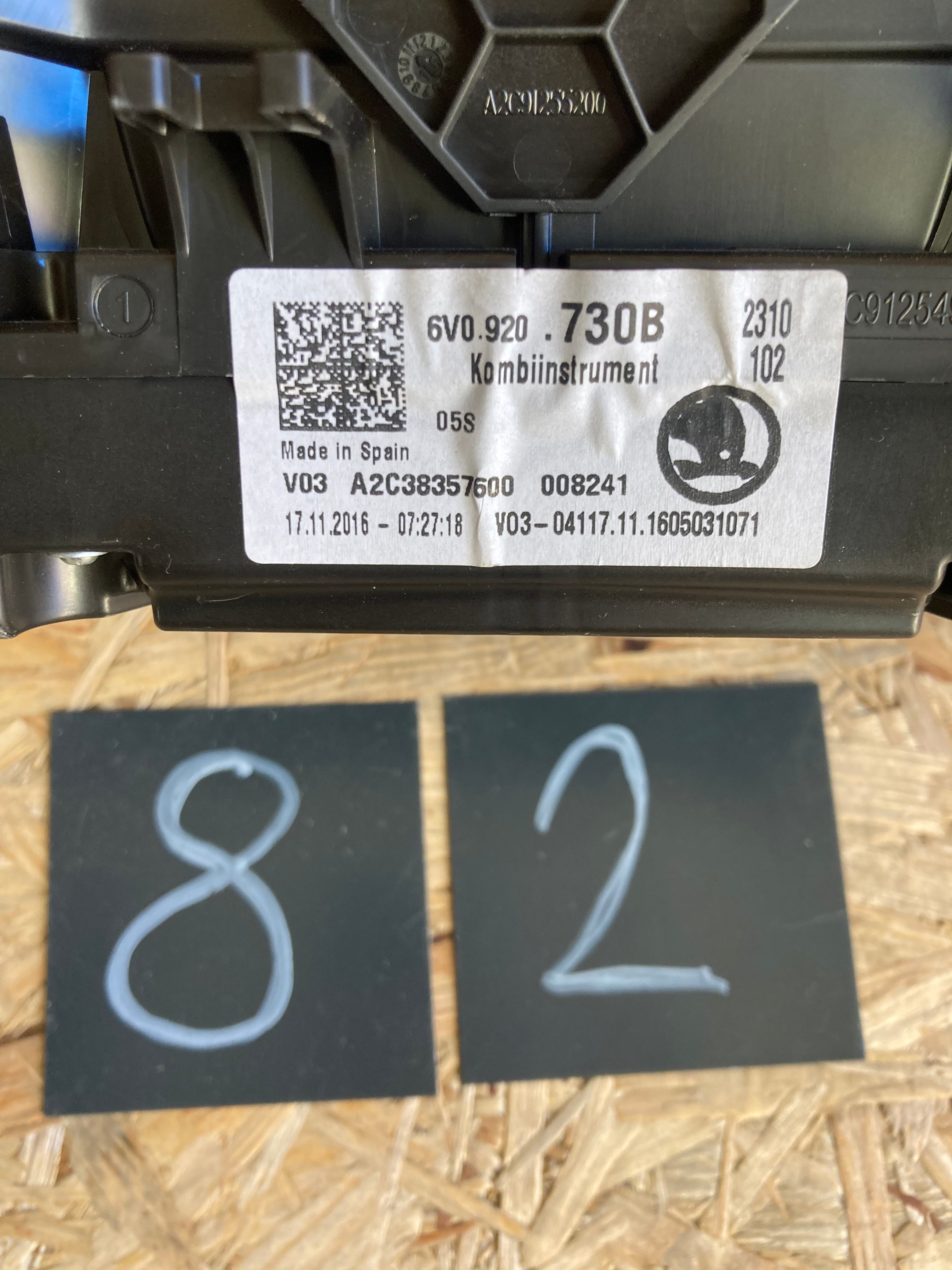 Škoda Fabia III,3 budíky 6V0920730B