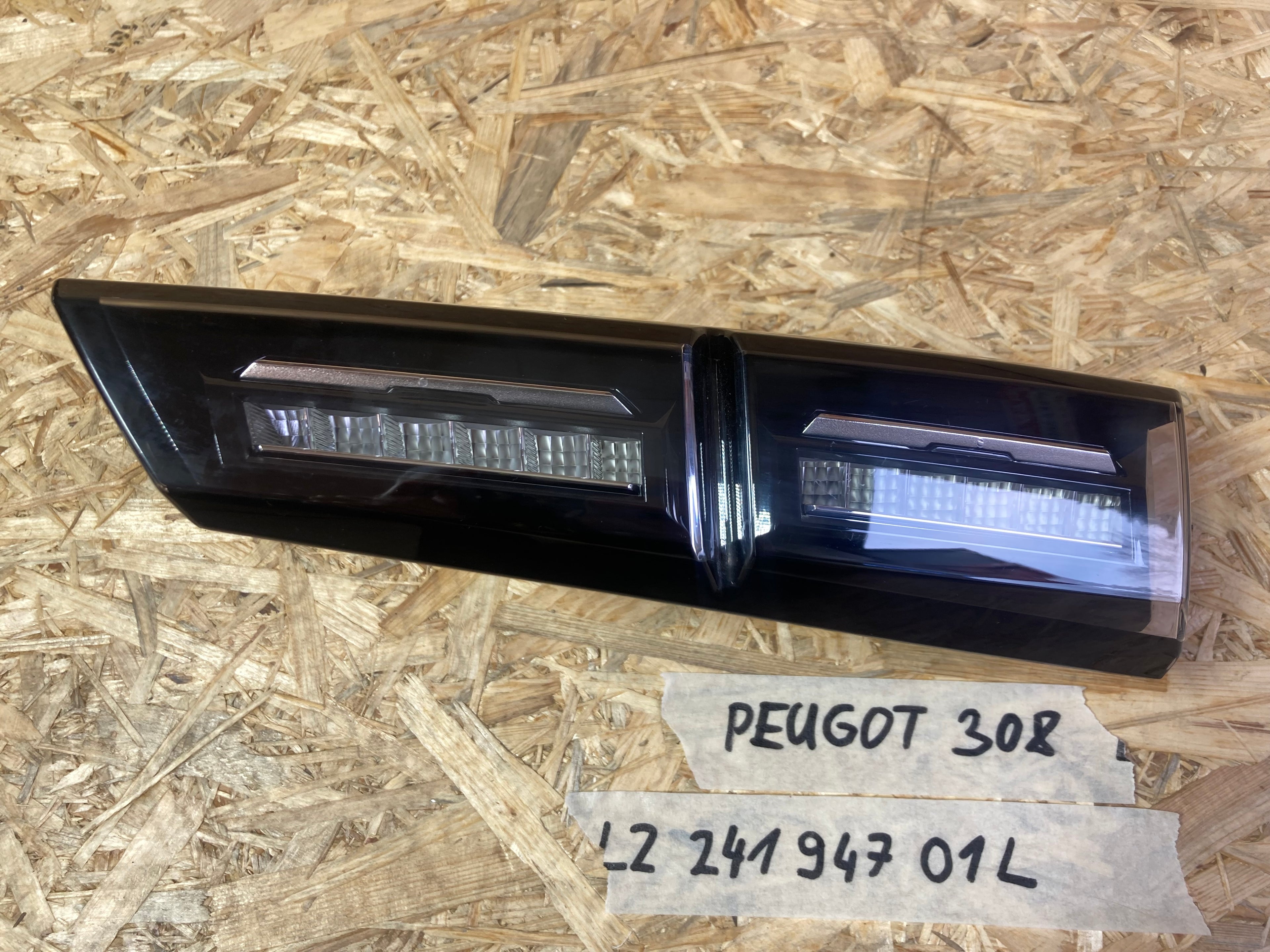 Peugeot 308 světlo levé zadní 24194701L