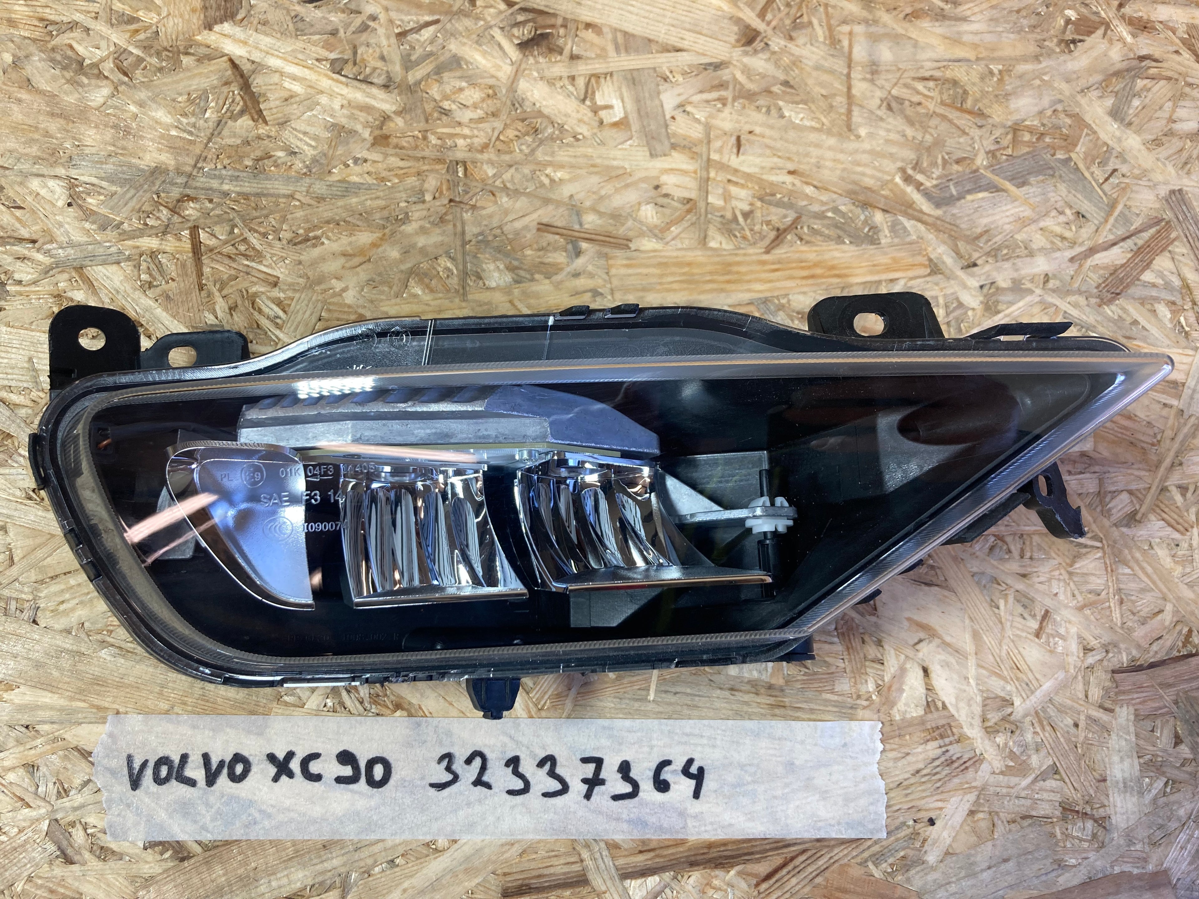 MLHOVÉ SVĚTLO PRAVÉ VOLVO XC 90 LED 32337364