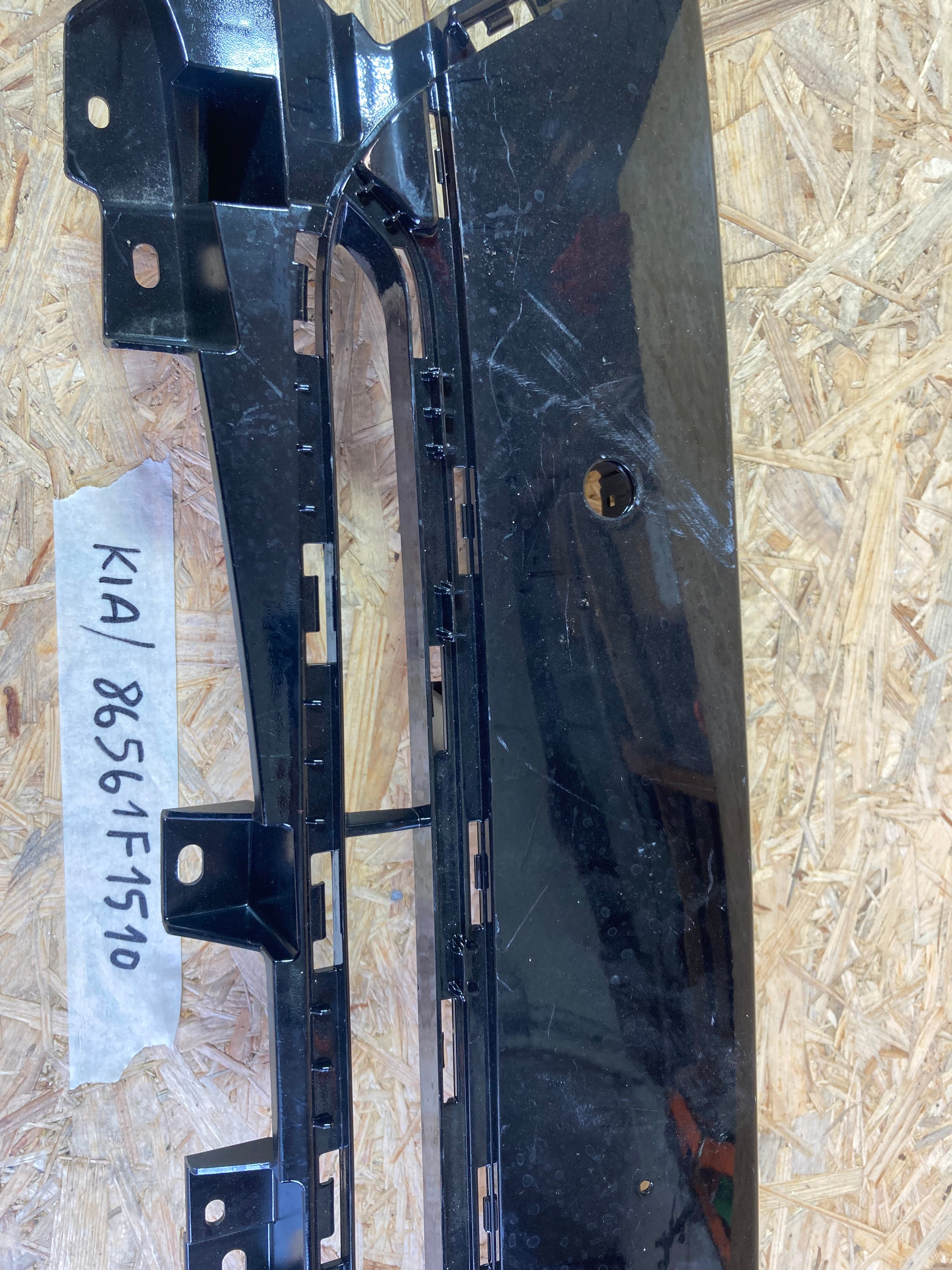 Kia Sportage 2019 přední nárazník spodní mřížka 86561F1510