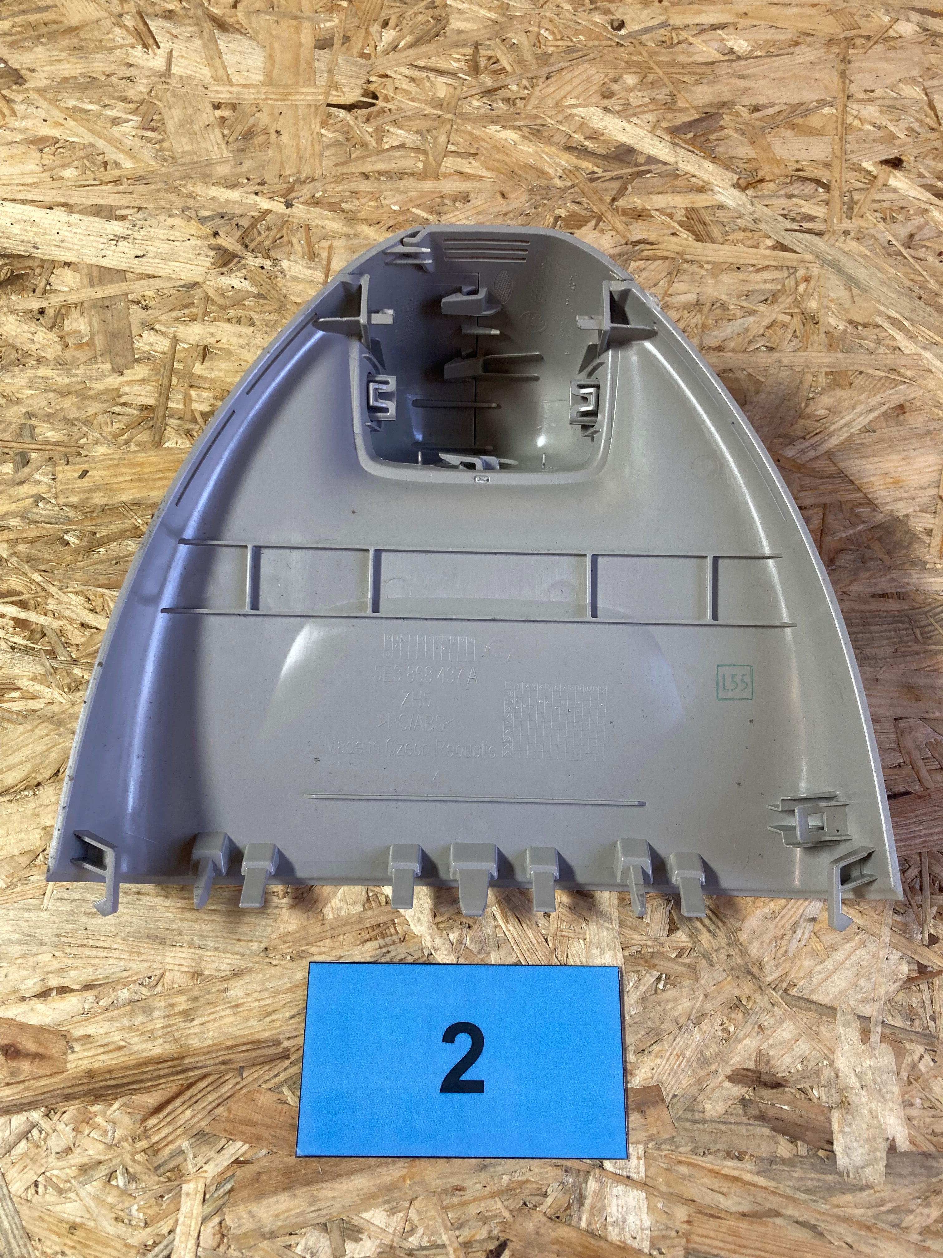 SKODA OCTAVIA POUZDRO ZRCÁTKO 5E3868437A