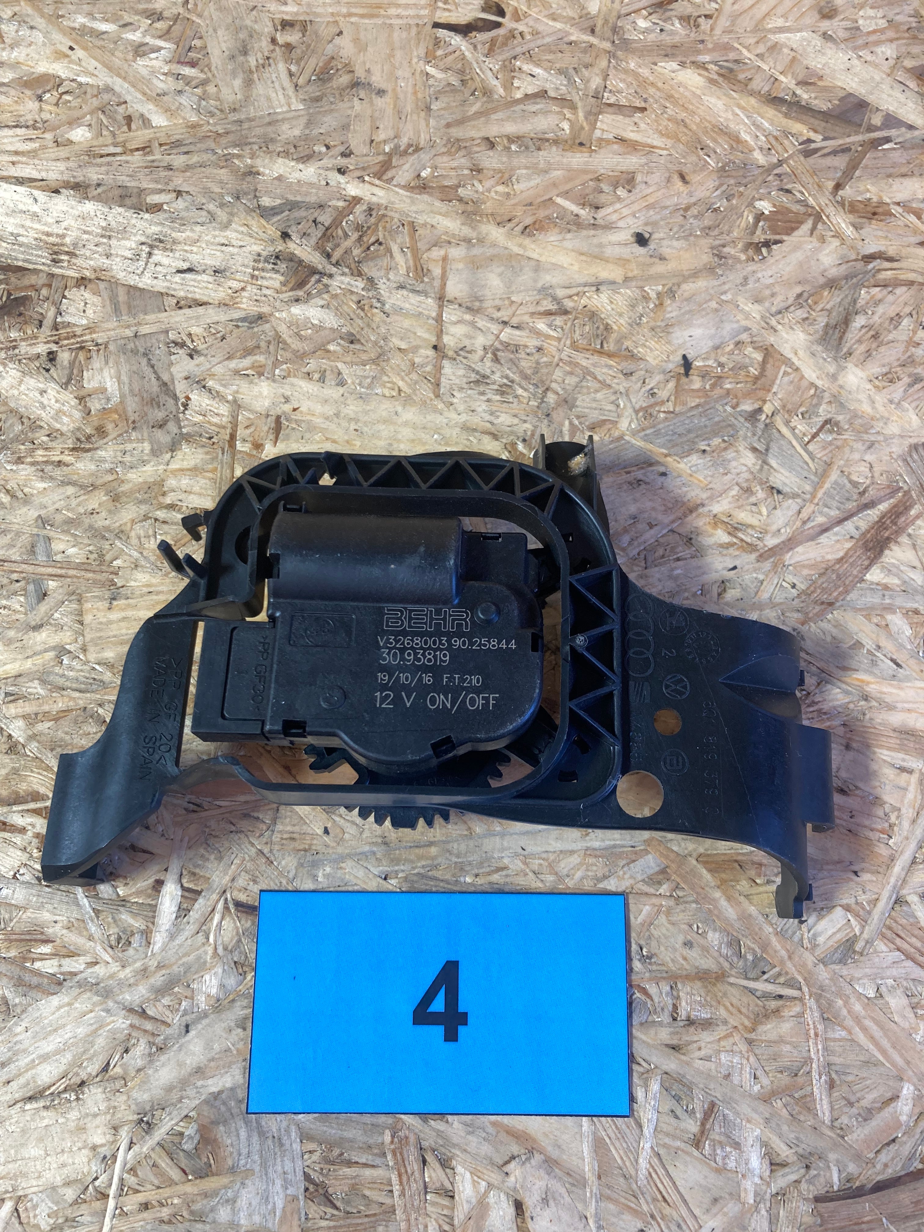 Servomotor nastavení topení 3Q1819379, V3268003