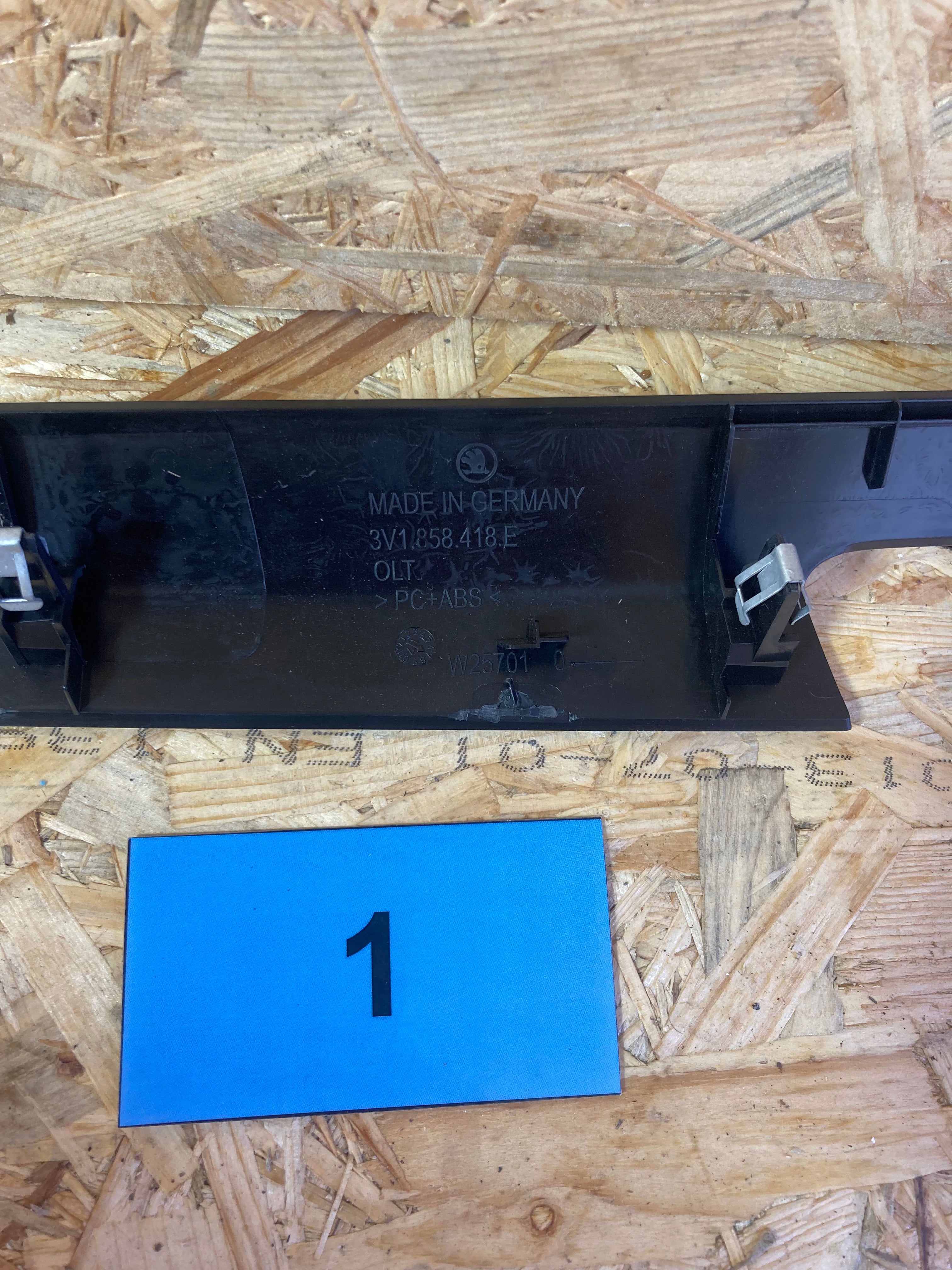 lišta ozdobná dekor Škoda SUPERB III, 3 3V1858418E