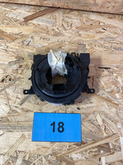 5Q1953569C Podvolantový kroužek