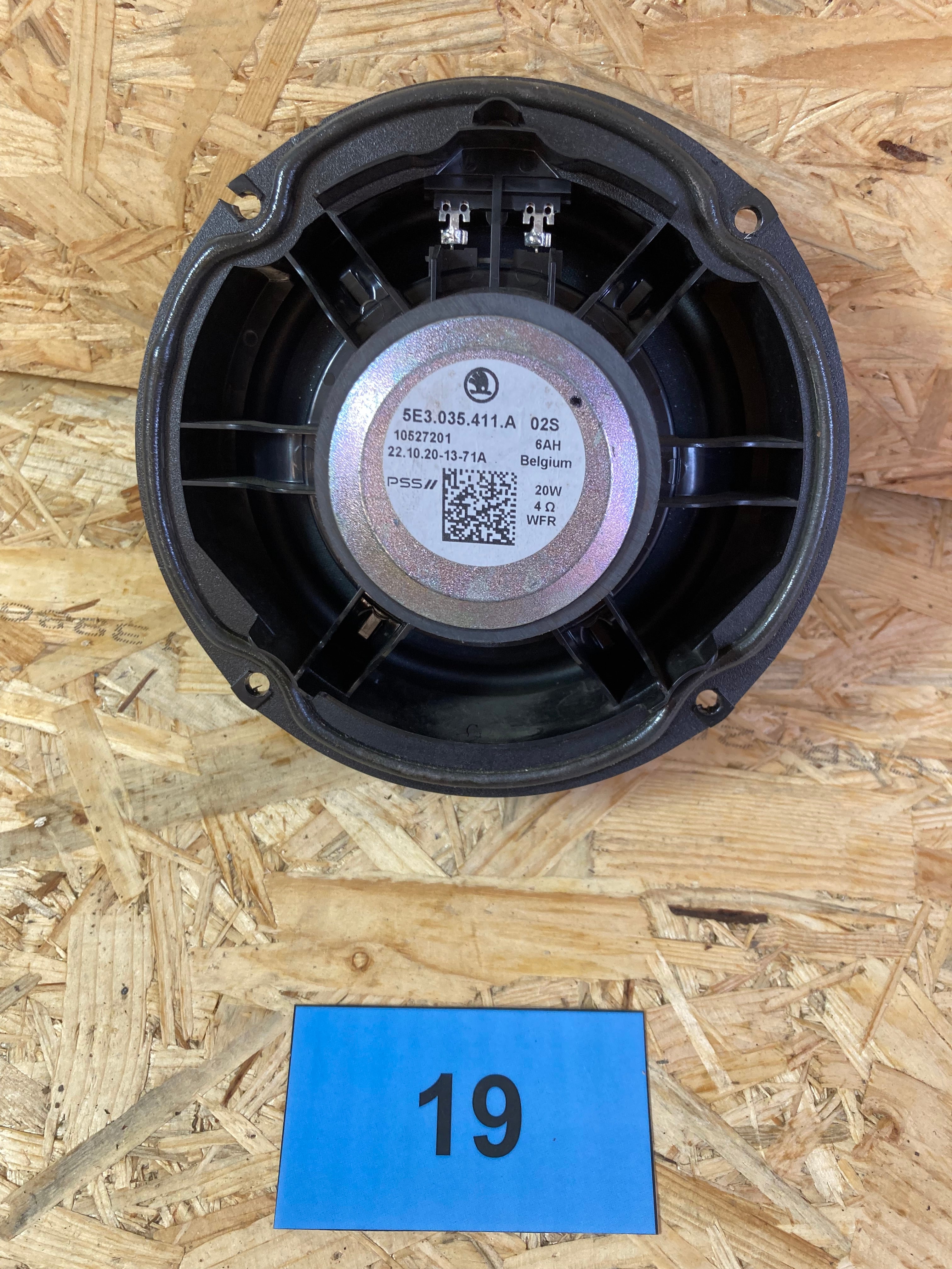 5E3035411A reproduktor basový pro vozy Škoda Octavia IV