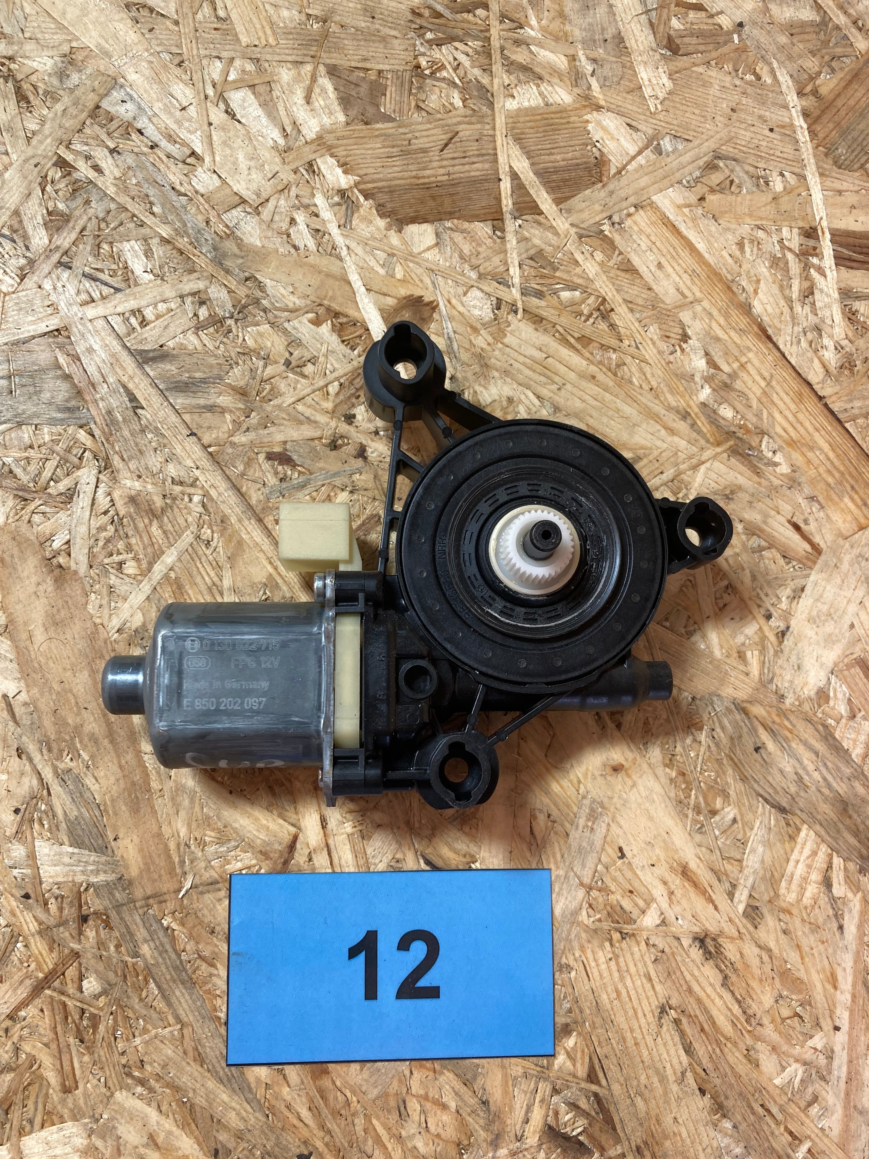 motorek zadního levého okna Škoda Superb III,3 číslo dílu 5Q0 959 801 A