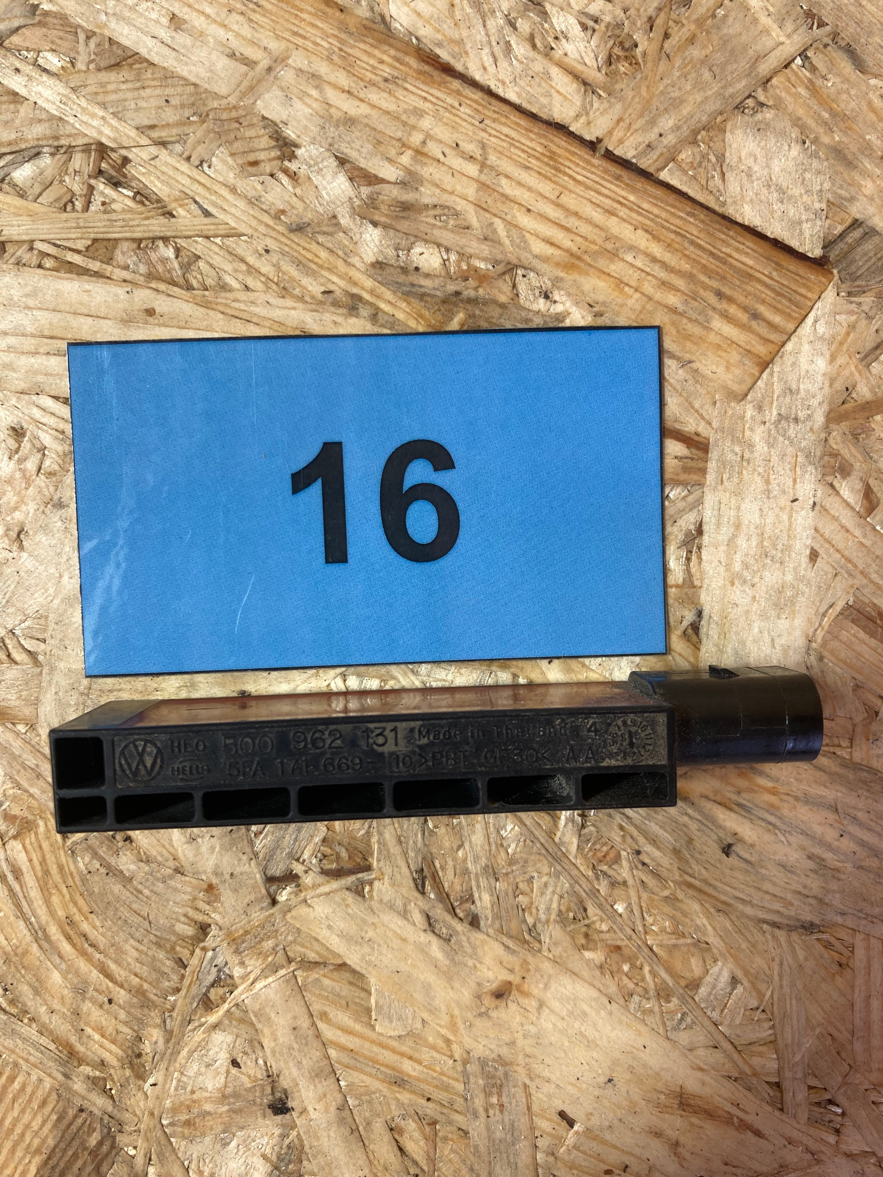 5Q0962131 Kessy anténa VW / Škoda