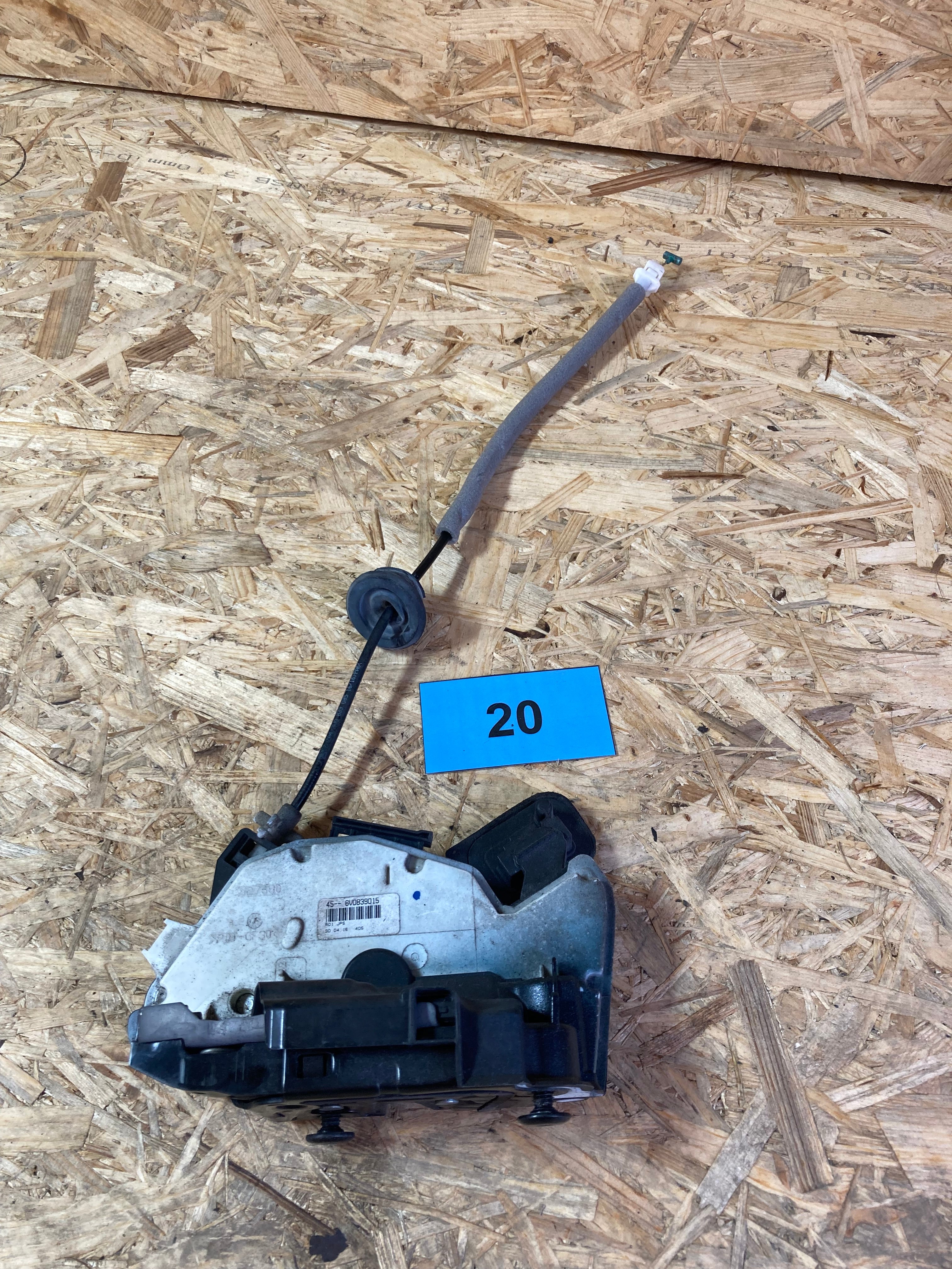 Levý zadní zámek 6V0 839 015, Škoda Fabia III-3