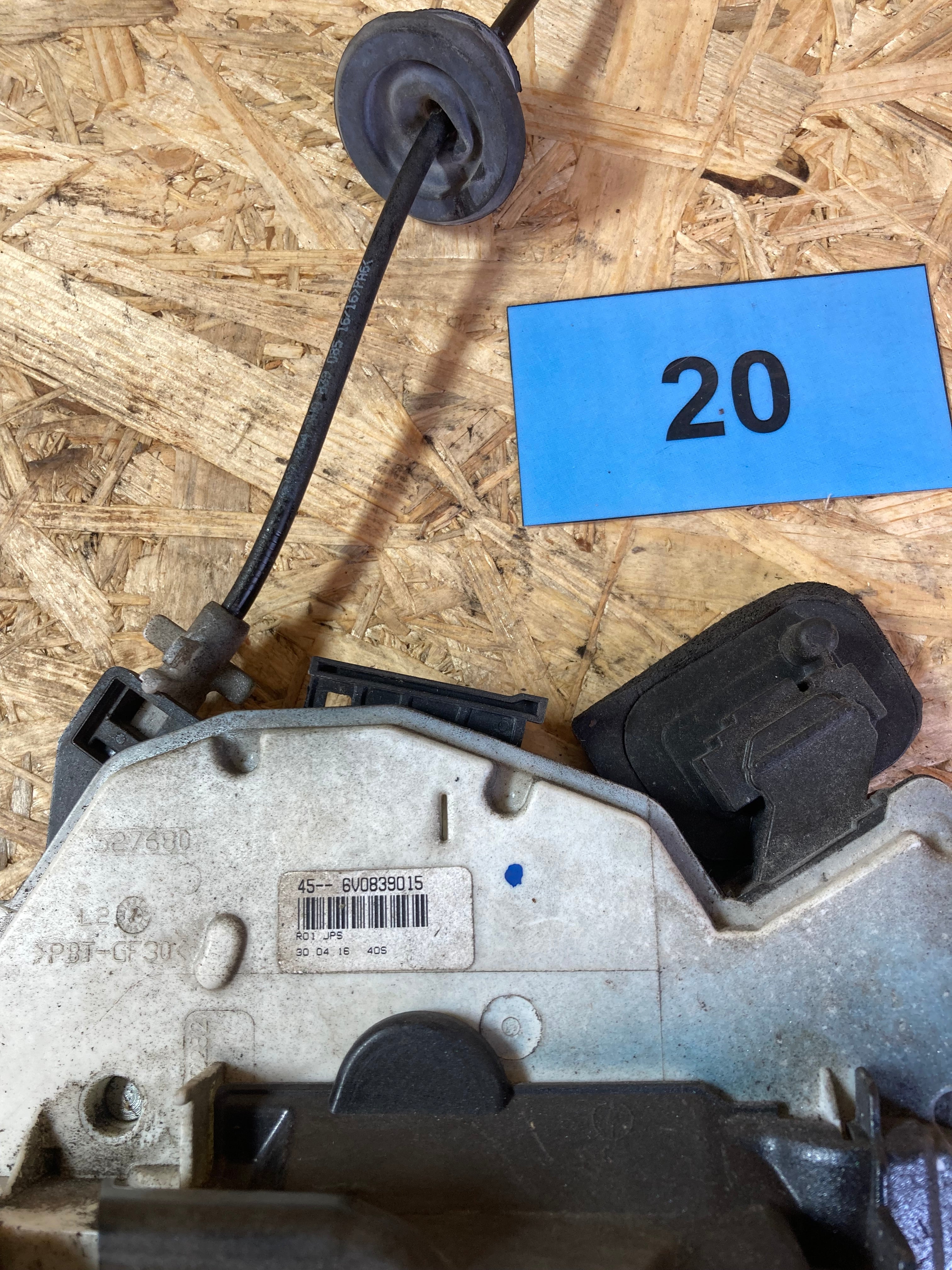 Levý zadní zámek 6V0 839 015, Škoda Fabia III-3