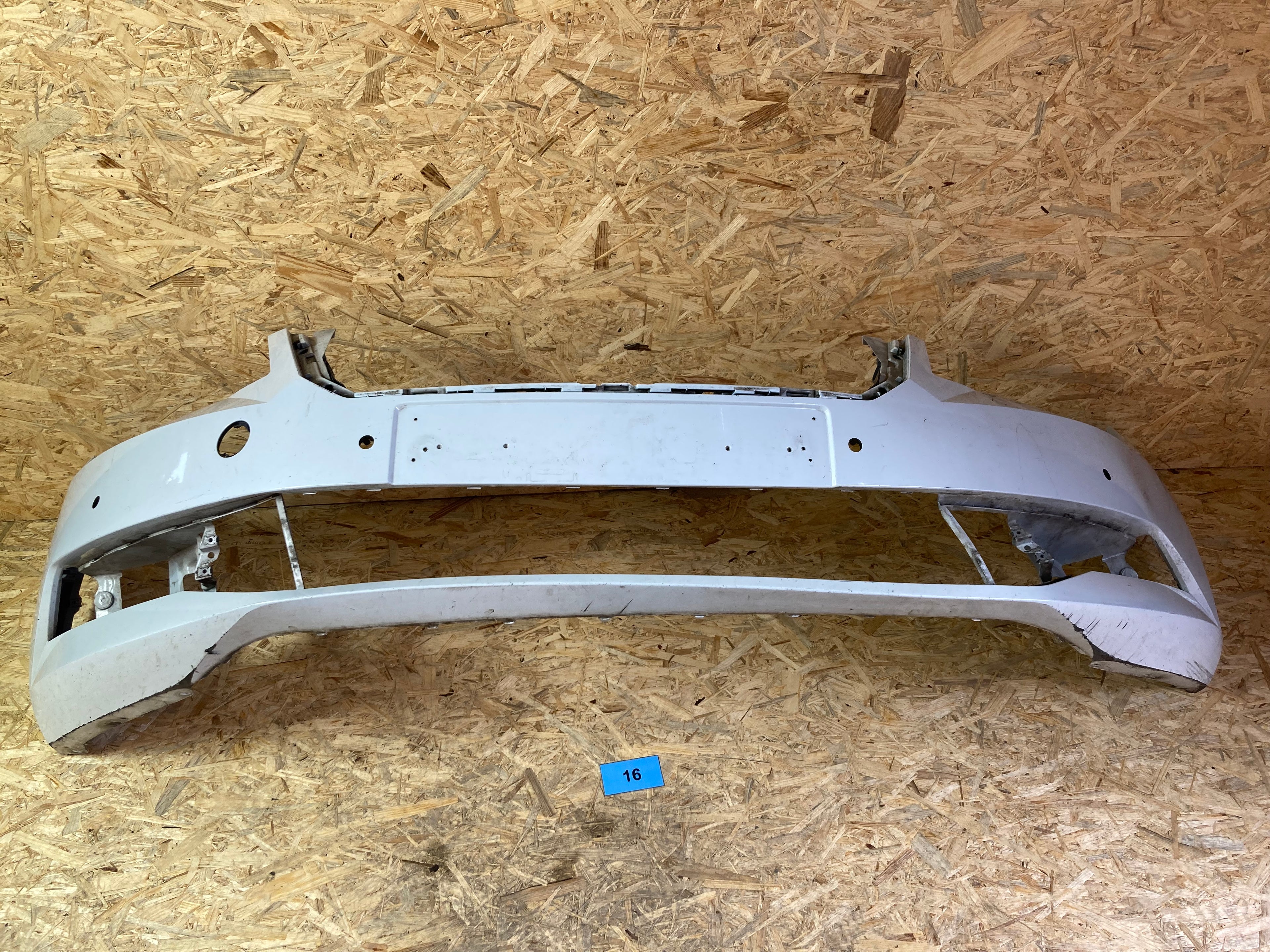 Škoda Superb III, 3 přední nárazník před face 6x PDC