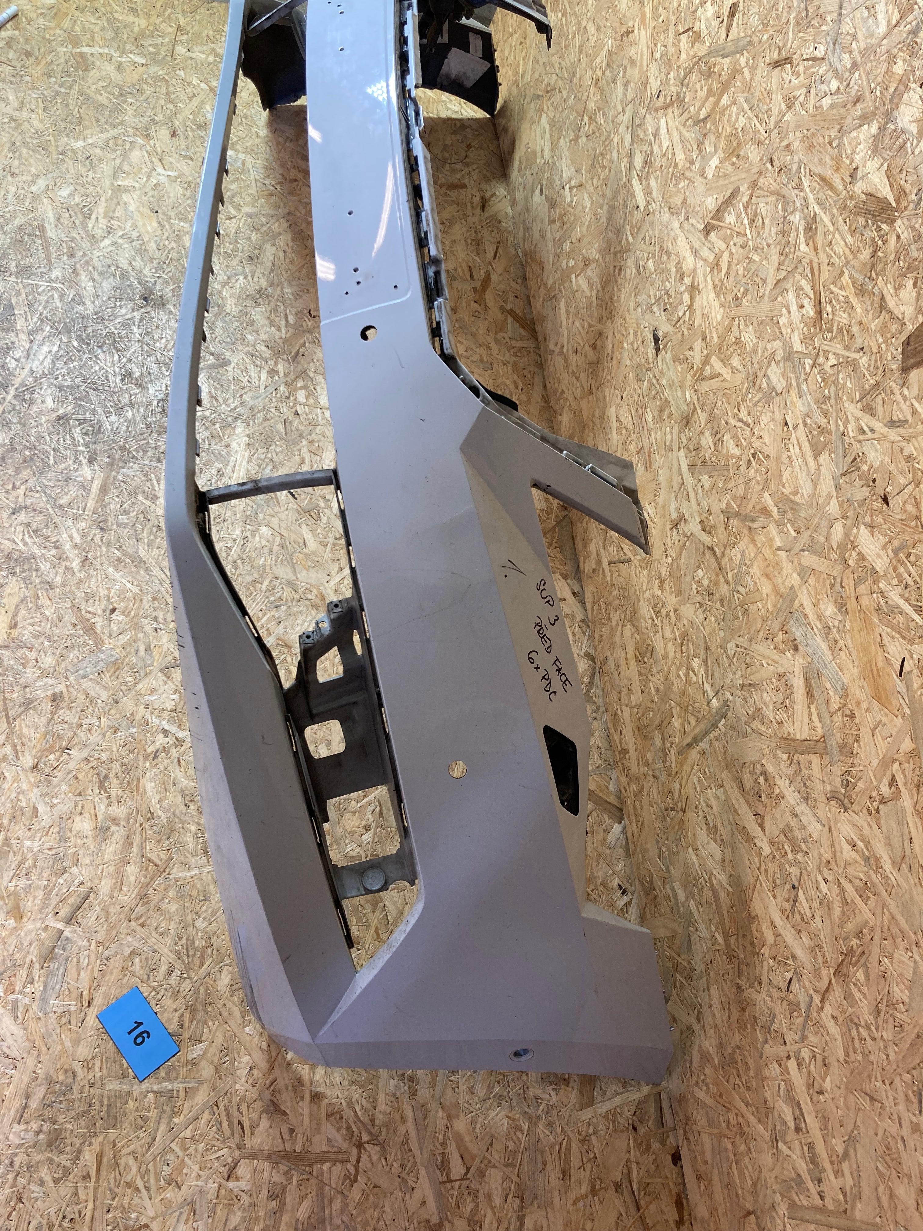 Škoda Superb III, 3 přední nárazník před face 6x PDC